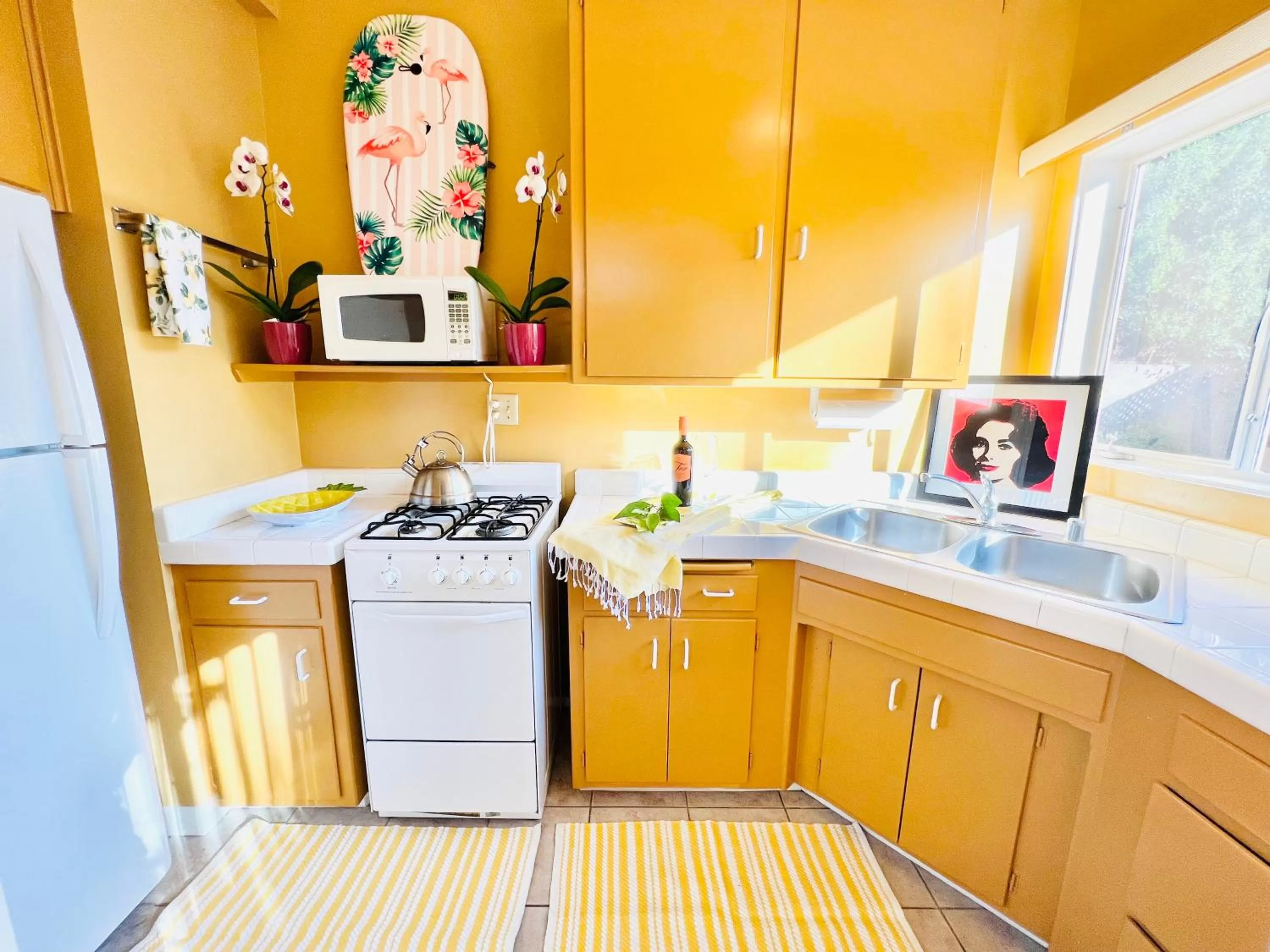 Kitchen or kitchenette in A PLACE IN THE SUN Hotel - ADULTS ONLY Big Units, 24h Heated Pool & Spa in 1 Acre Park Prime Location, DOG Friendly, TOP Midcentury Modern Boutique Hotel