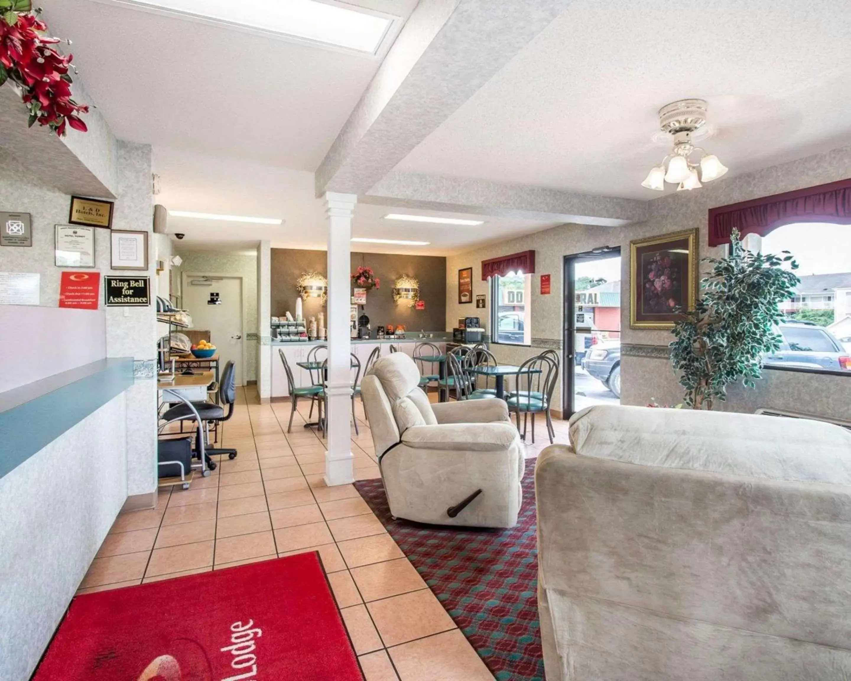 Lobby or reception, Seating Area in Econo Lodge Dothan