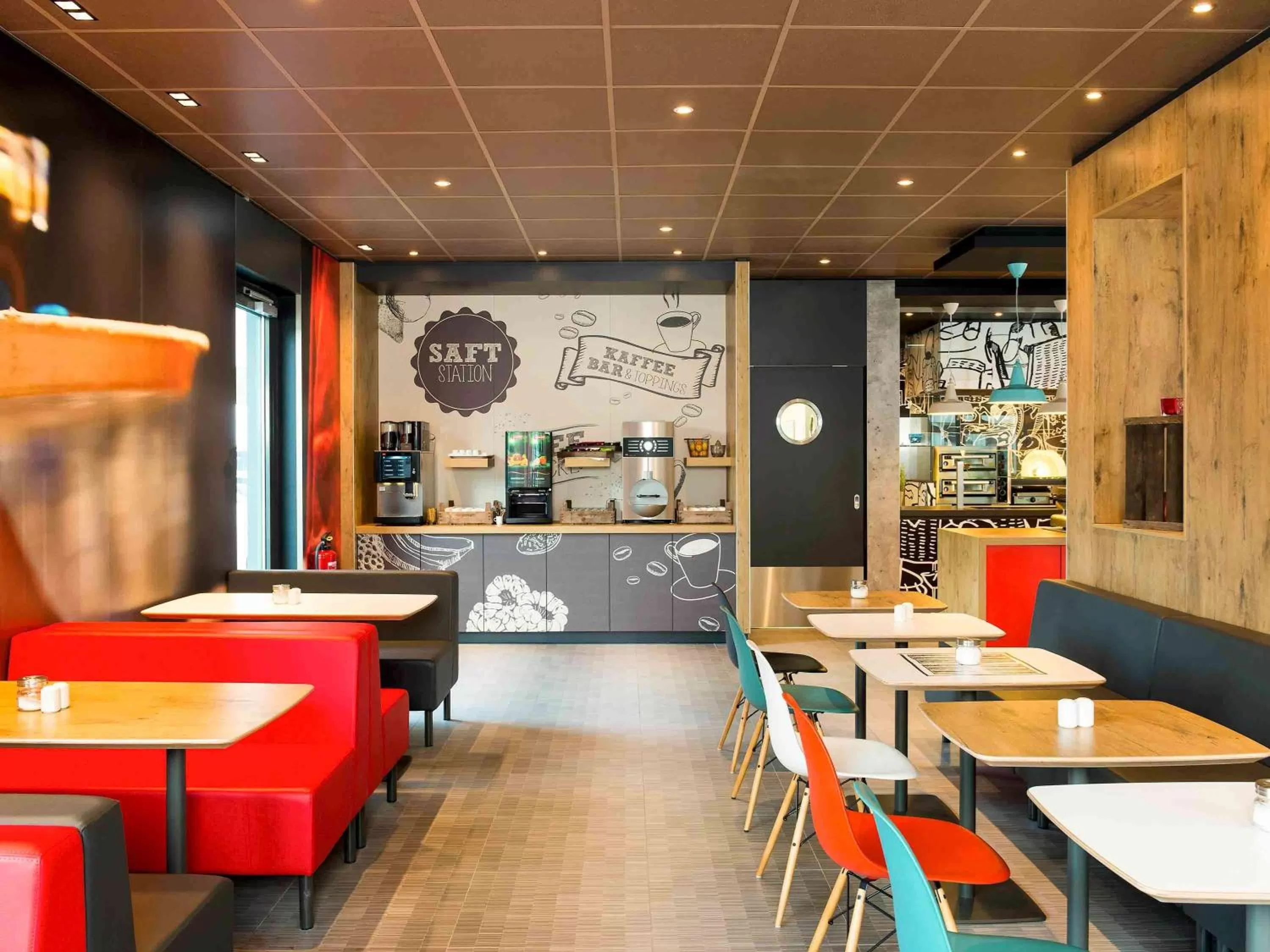 Restaurant/places to eat in Ibis München Airport Süd