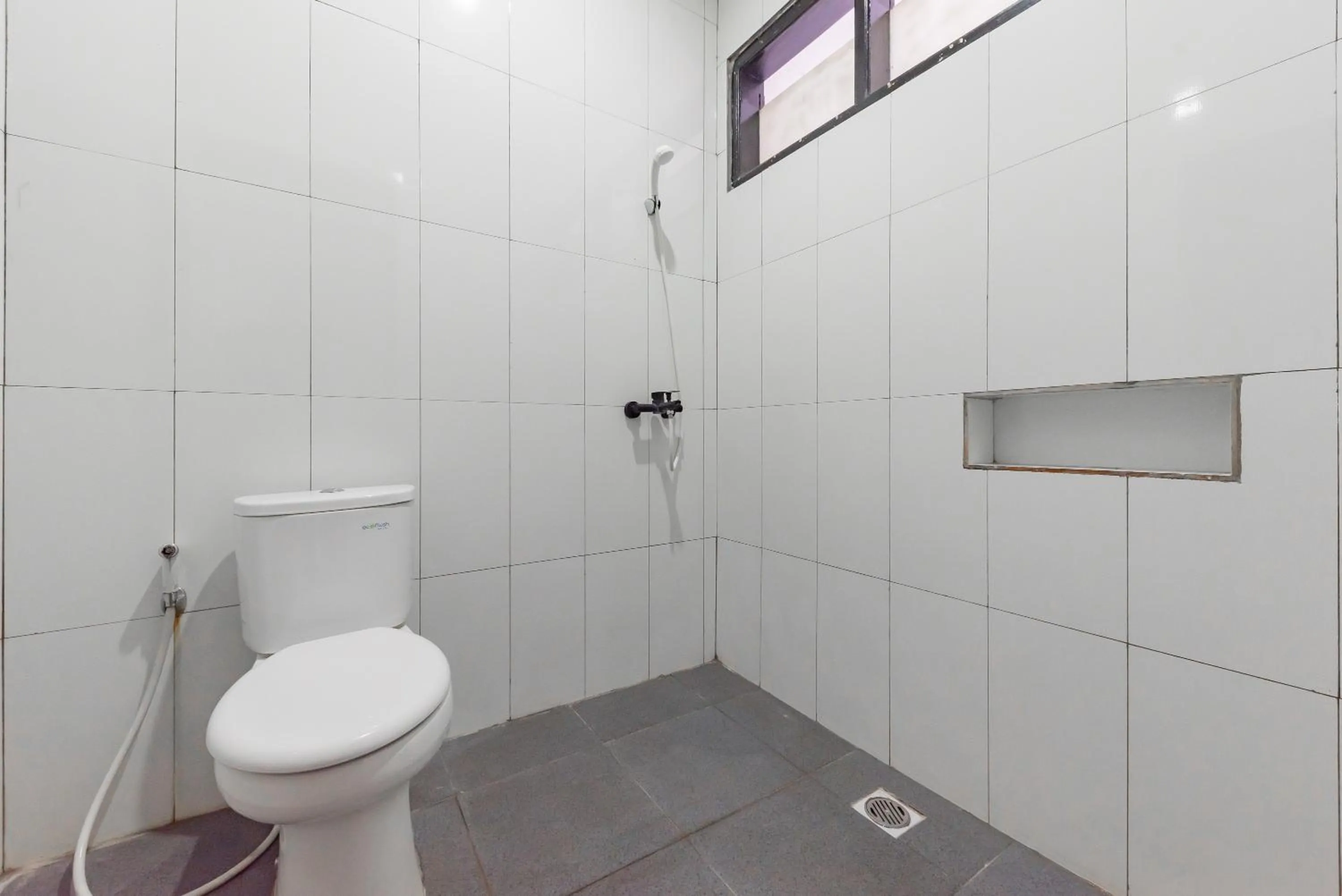 Bathroom in RedDoorz near Taman Kota Lapang Merdeka Sukabumi