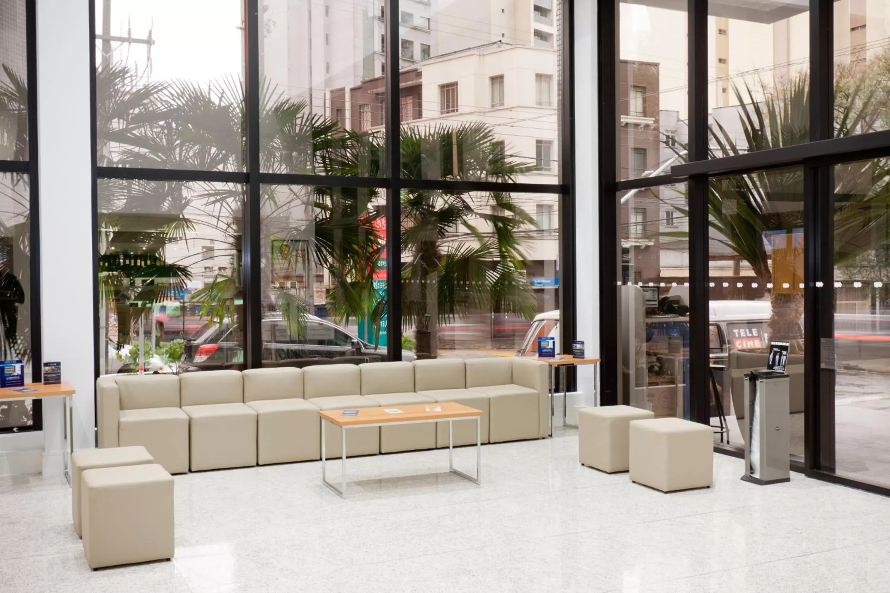 Lobby or reception in ibis Curitiba Shopping