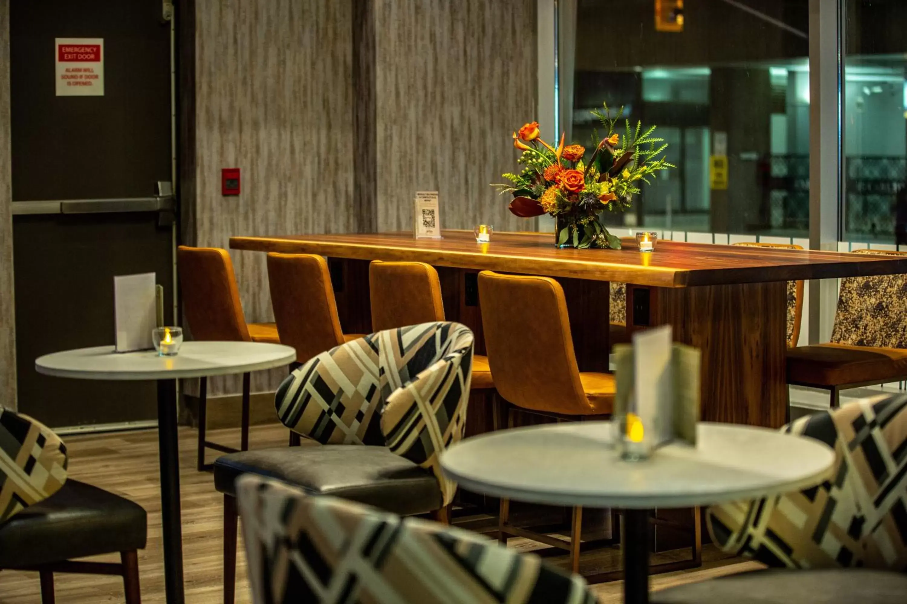 Restaurant/places to eat, Lounge/Bar in Holiday Inn Toronto Downtown Centre, an IHG Hotel