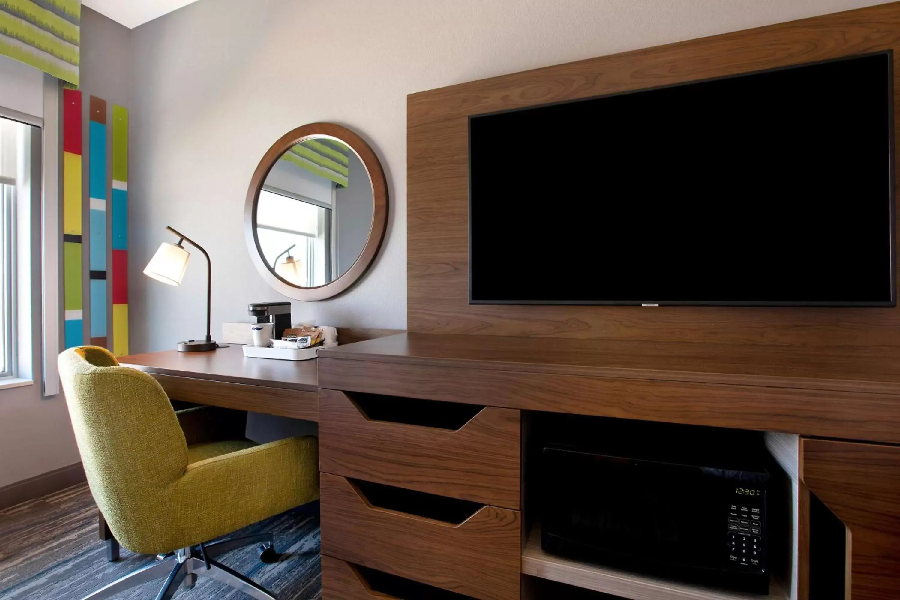 Bedroom, TV/Entertainment Center in Hampton Inn & Suites Ottawa West, Ontario, Canada