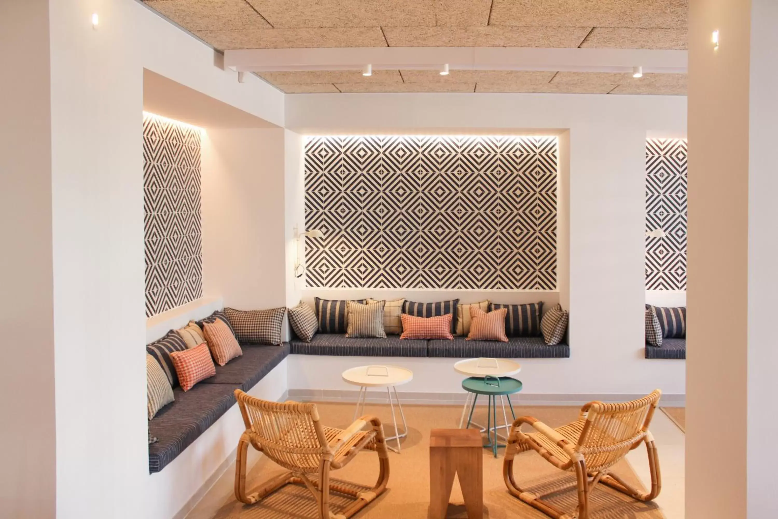 Lounge or bar in Blaumar Hotel Lounge or bar in Blaumar Hotel