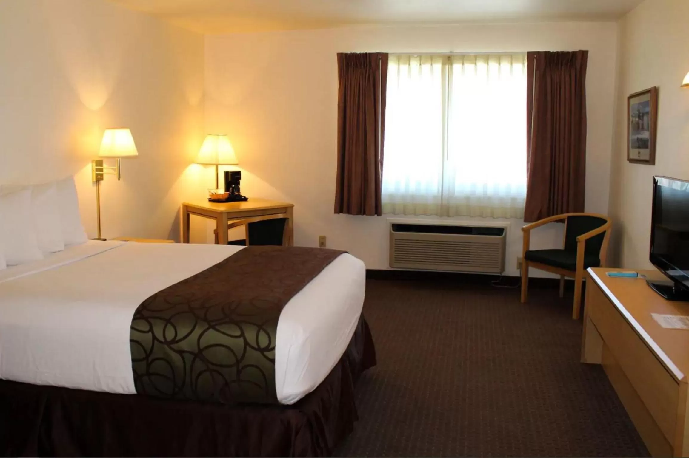 Bed in Inn at Lander, Travelodge by Wyndham