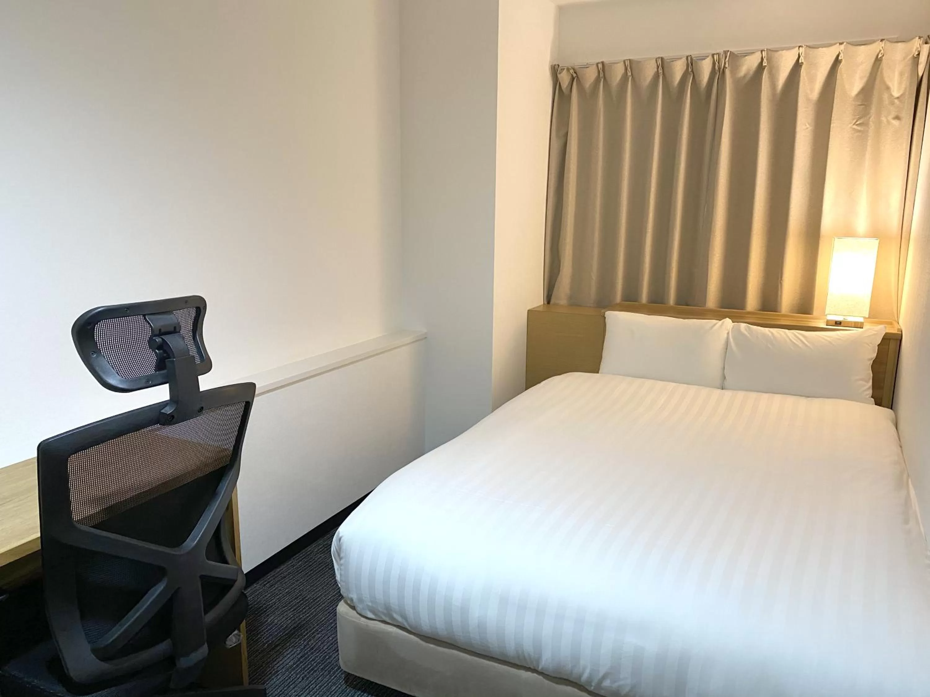 Photo of the whole room, Bed in Santiago Hotel