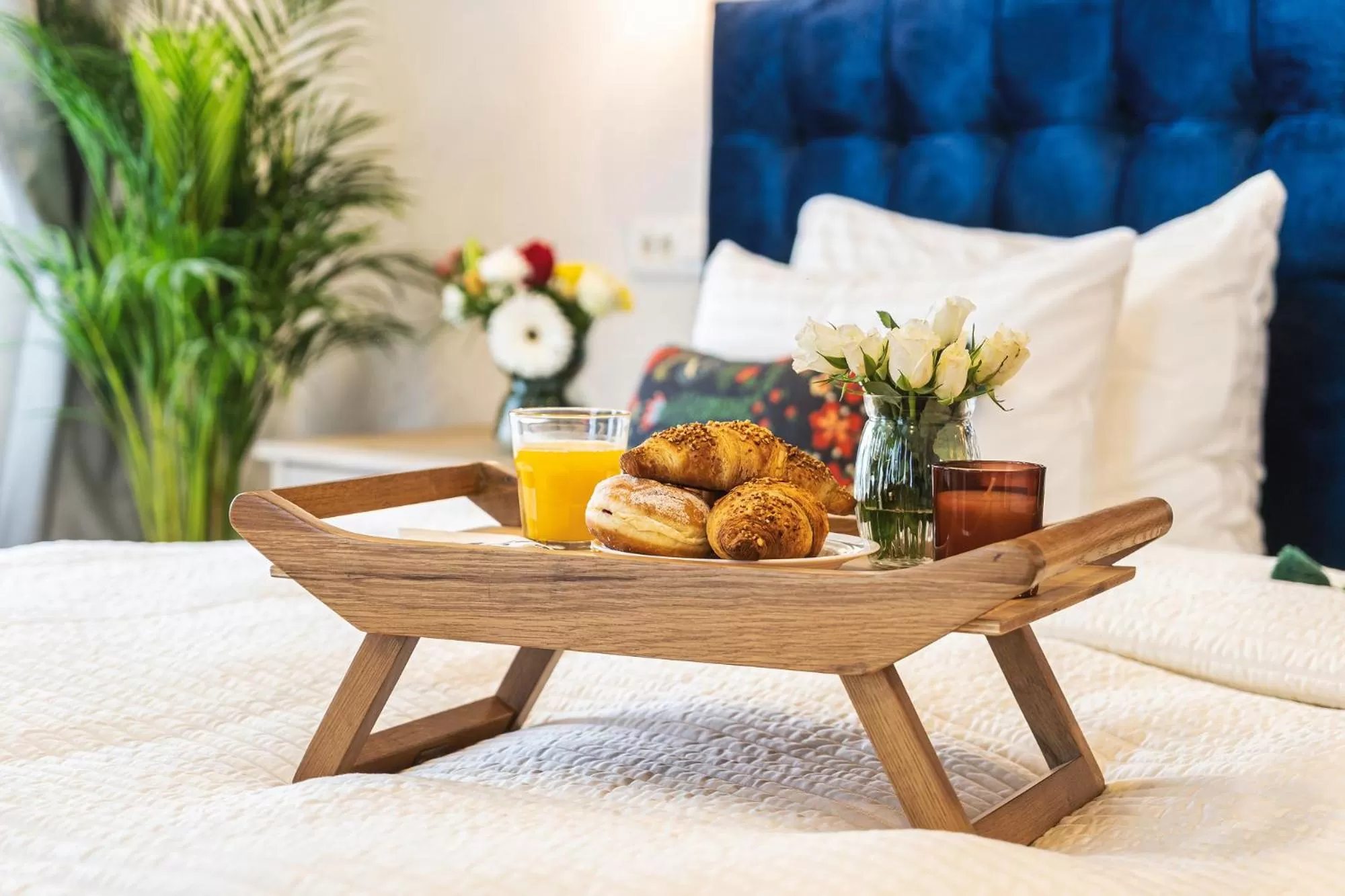 Food, Bed in Nikolas Haus Premium Historic Center Stay & Free Parking