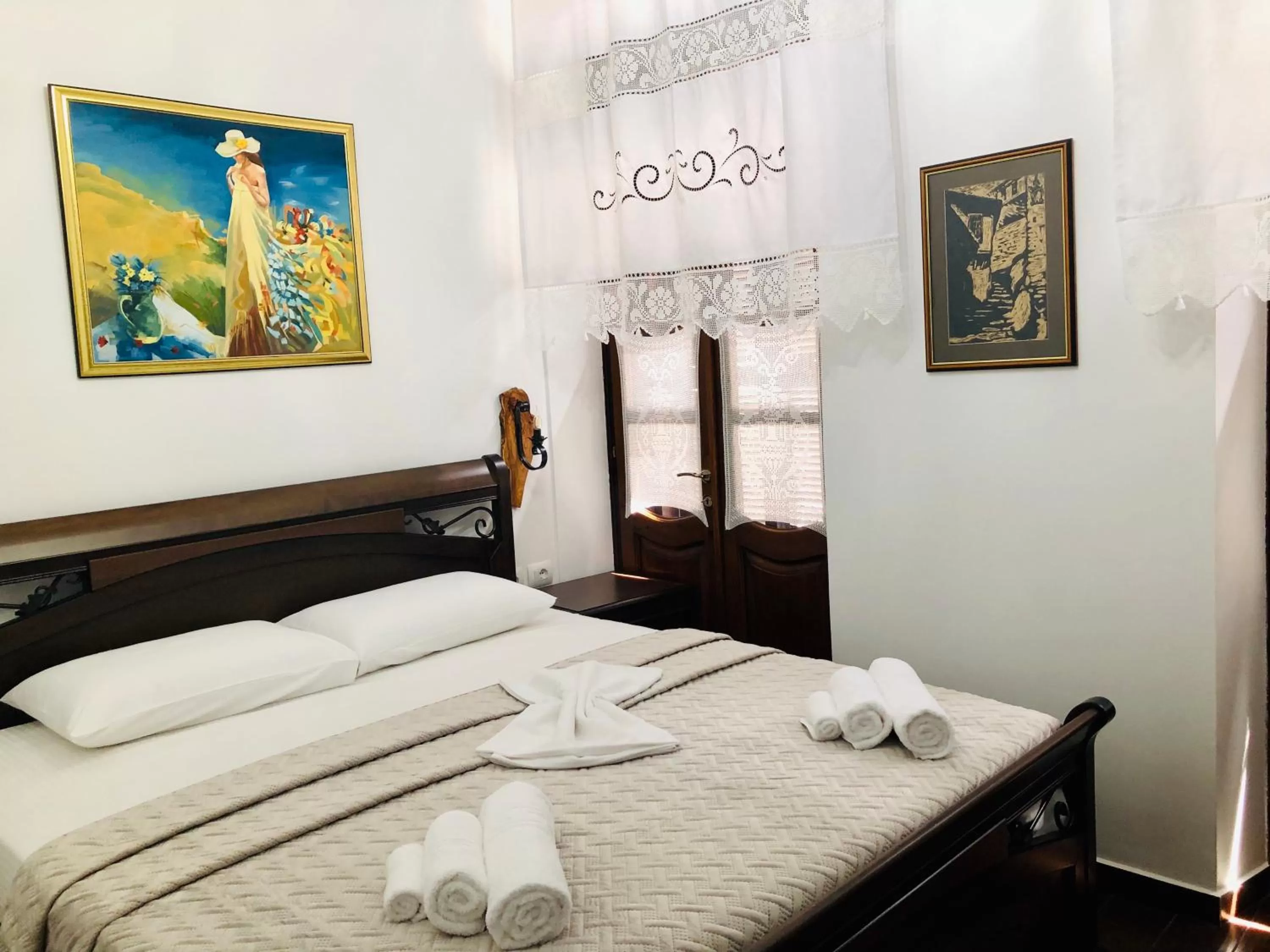 Bed in White House Berat