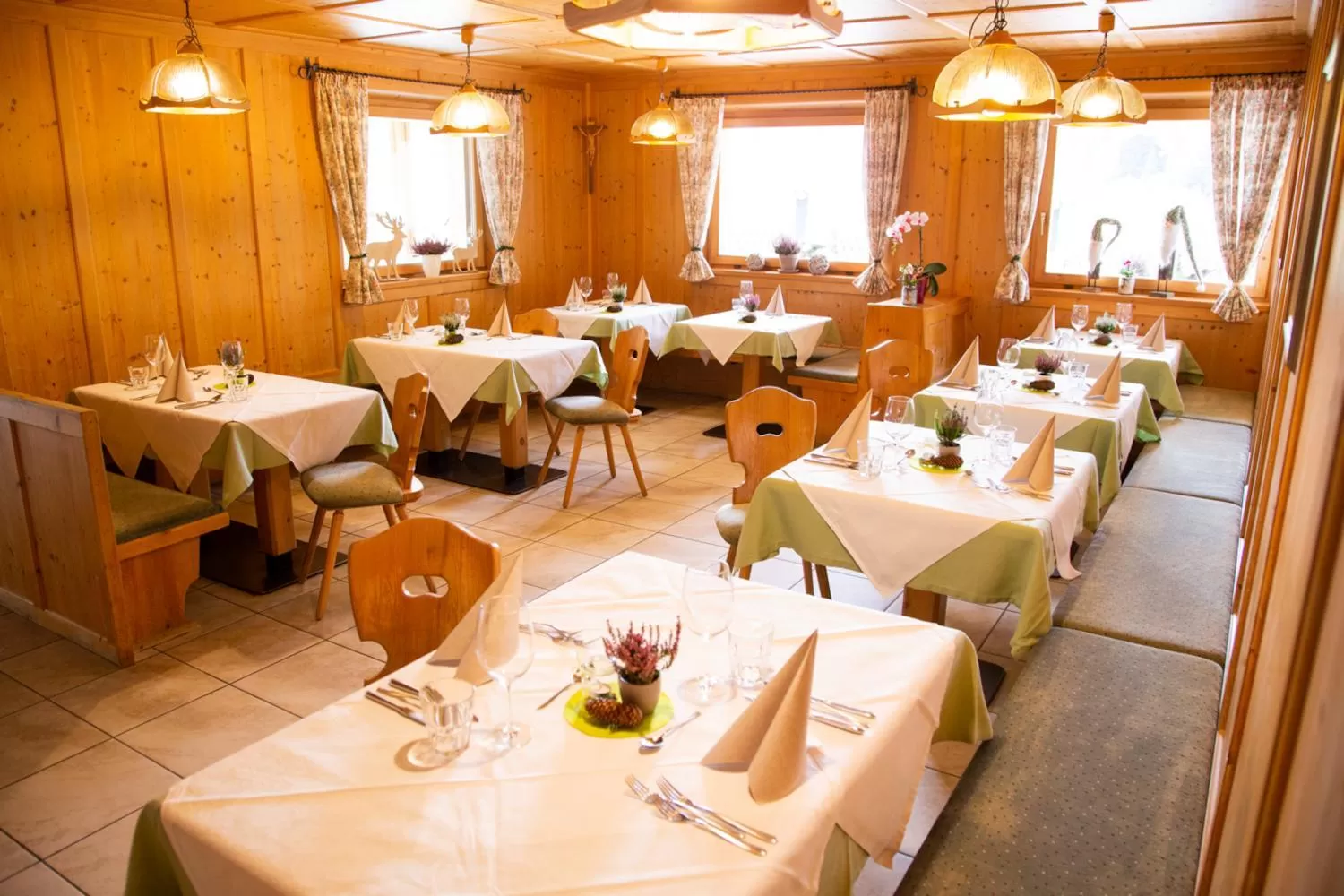 Restaurant/places to eat in Almhotel Bergerhof