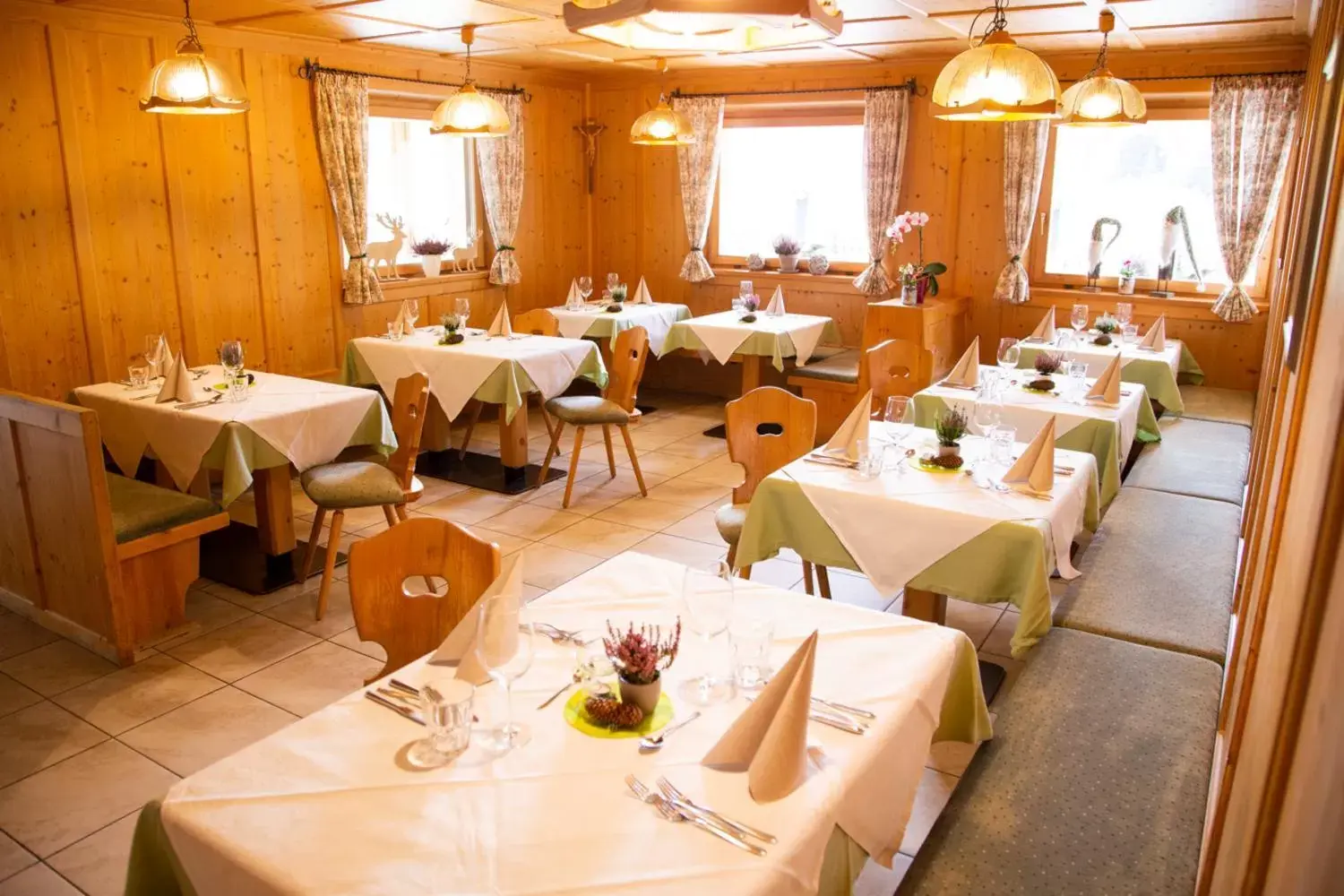 Restaurant/Places to Eat in Almhotel Bergerhof