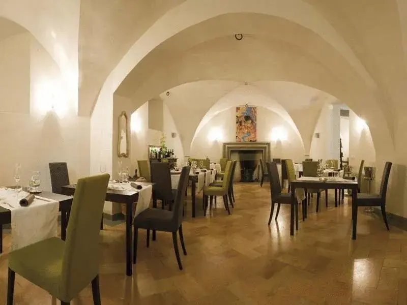 Restaurant/Places to Eat in Hotel Tiferno