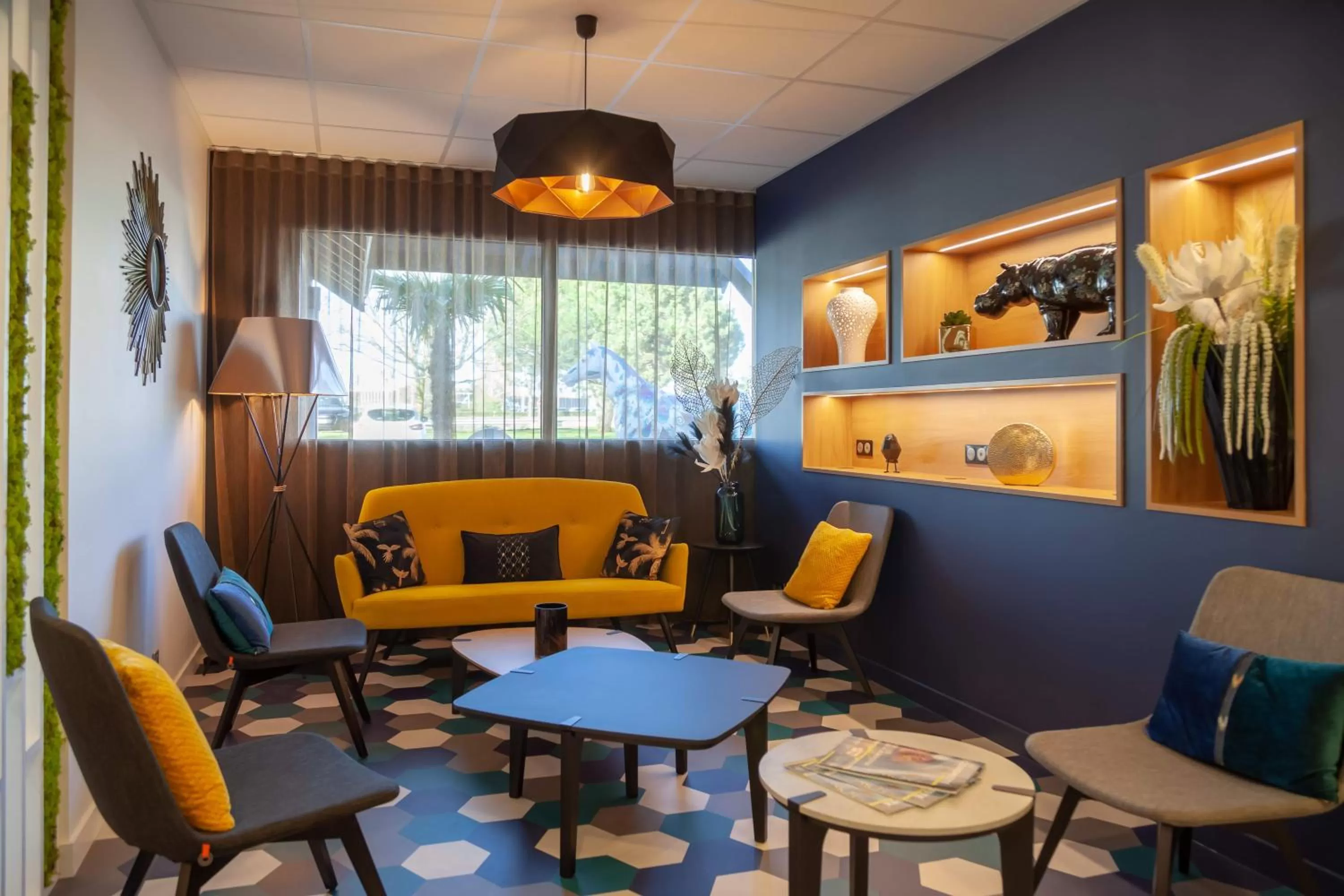 Communal lounge/ TV room in Kyriad Niort-Espace MendesFrance