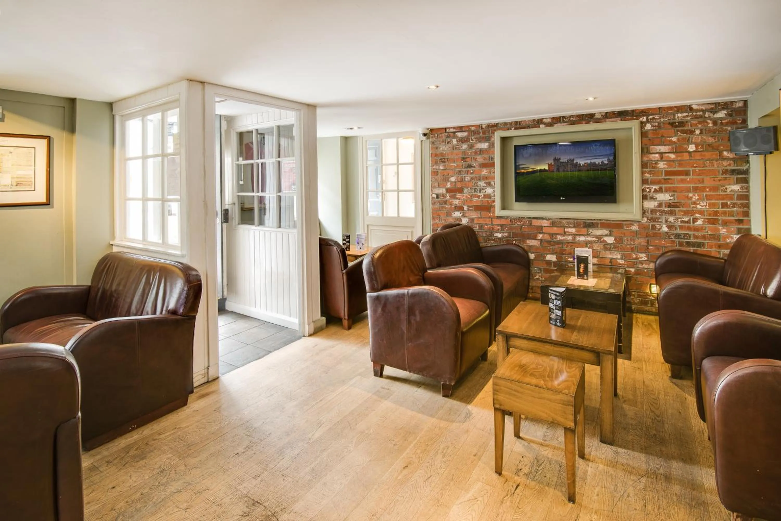 Lounge or bar in Queenshead Hotel Kelso