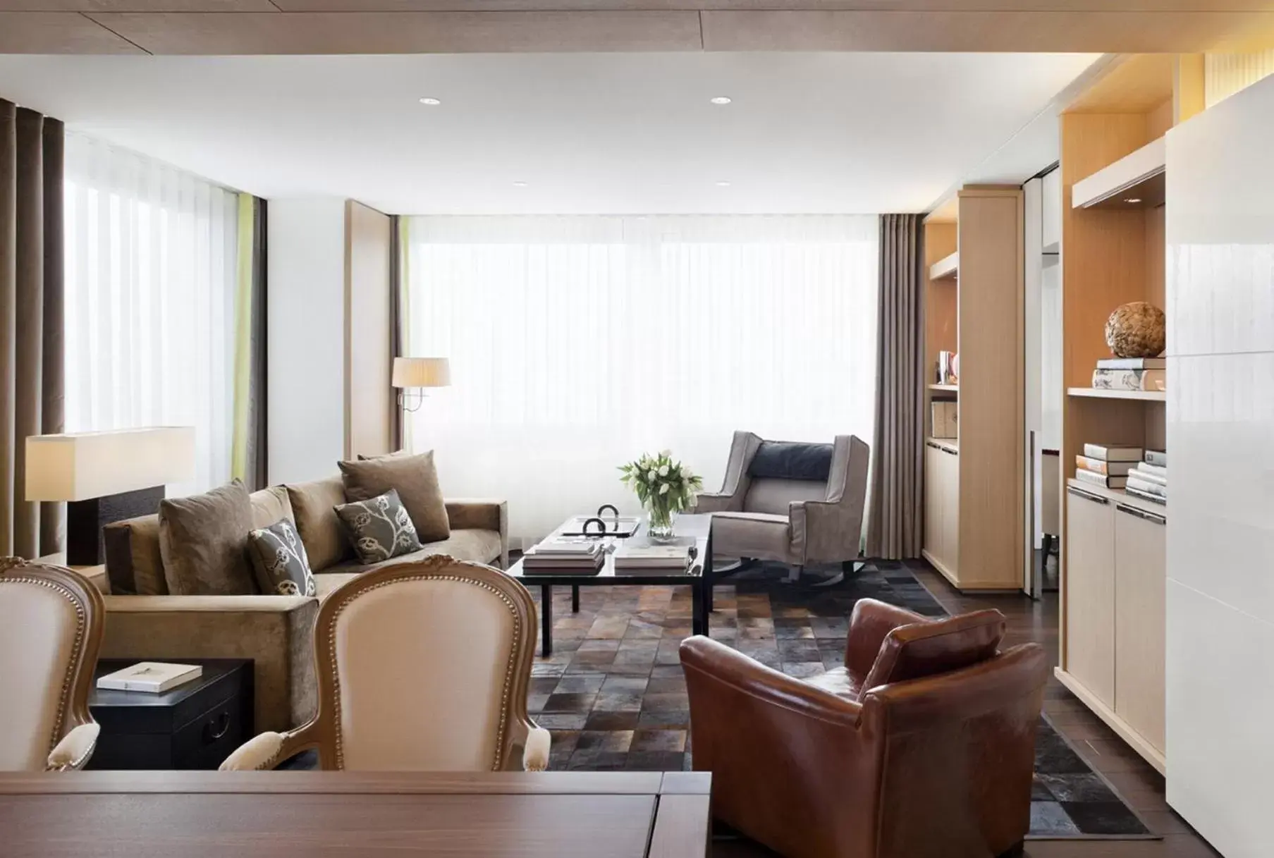 Photo of the whole room, Seating Area in InterContinental Genève, an IHG Hotel