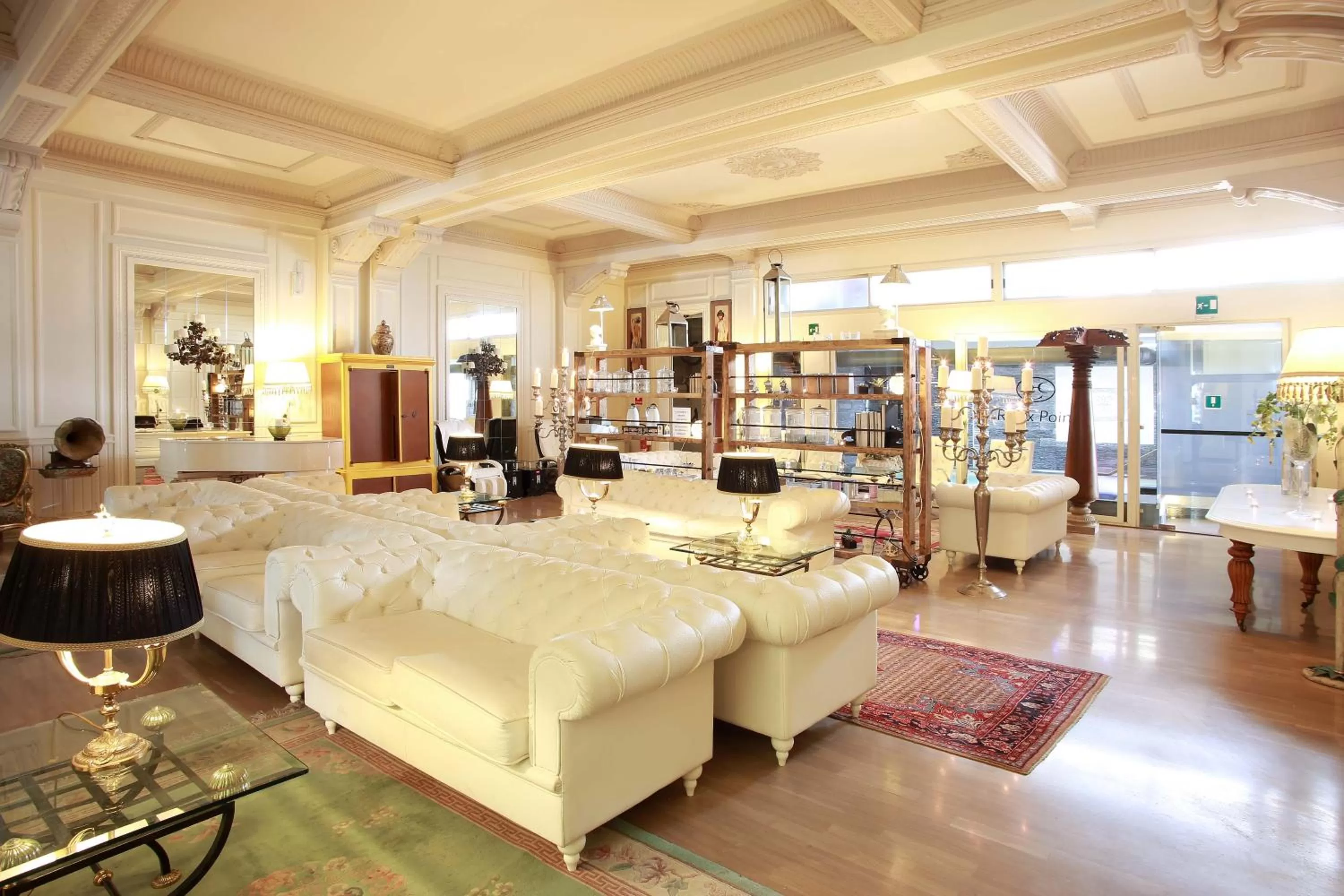 Lounge or bar, Bed in Hotel Columbia Wellness & Spa