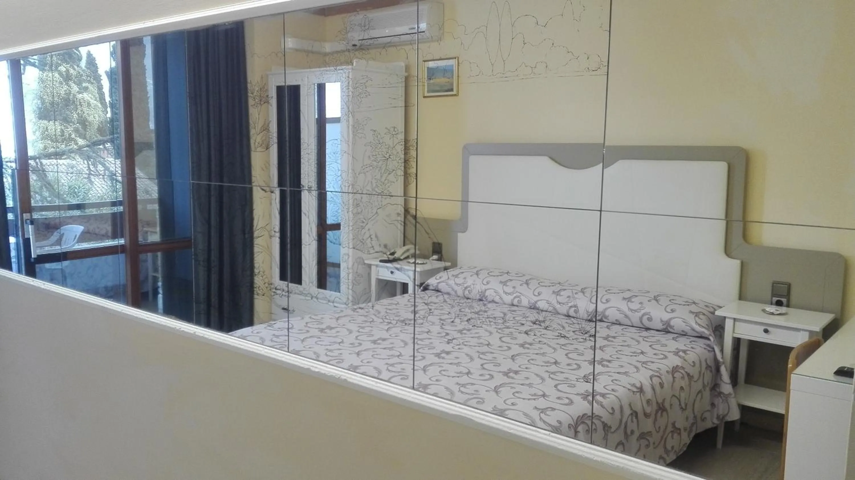 Photo of the whole room, Bed in Hotel Laura Christina