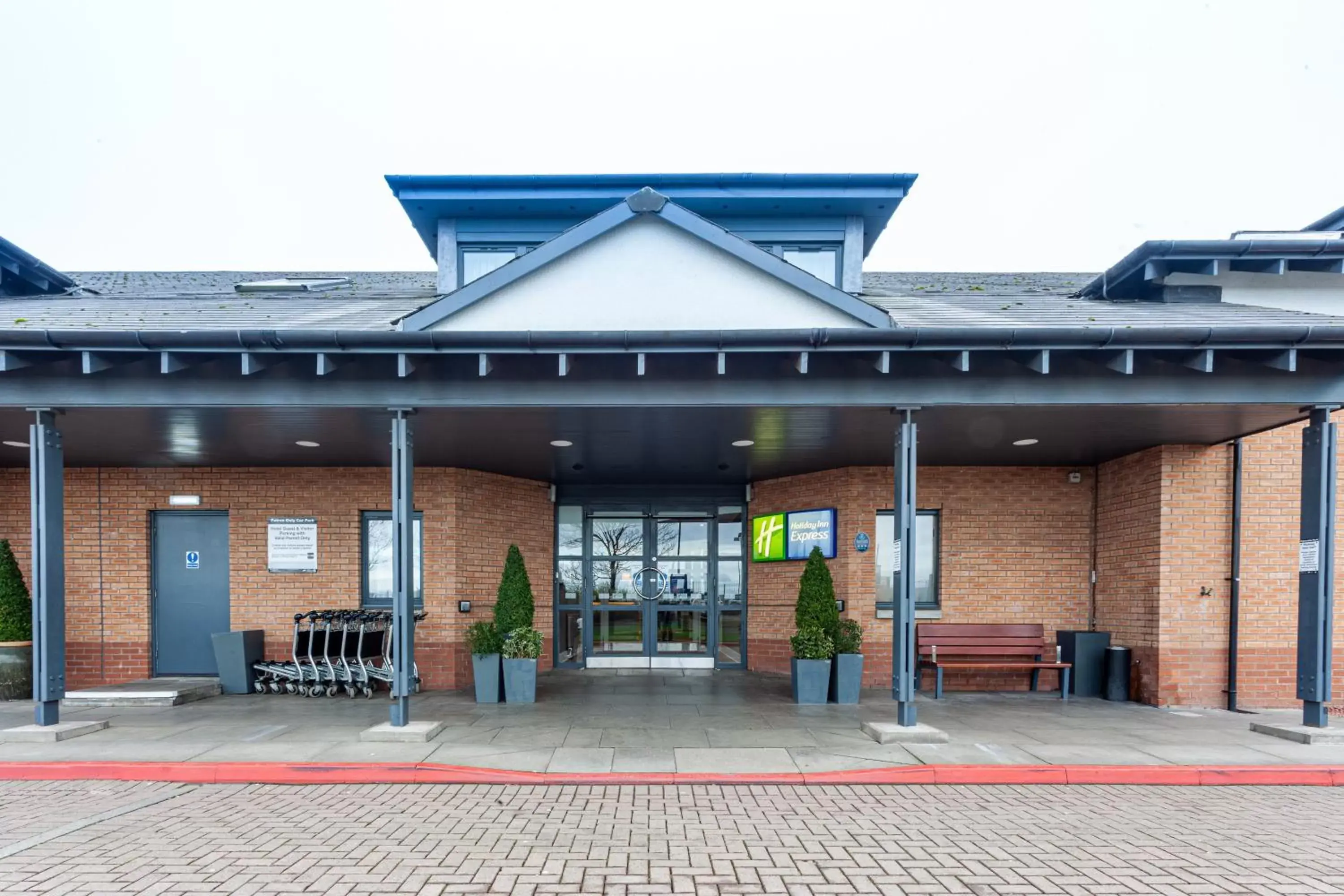 Property building in Holiday Inn Express Edinburgh Airport, an IHG Hotel