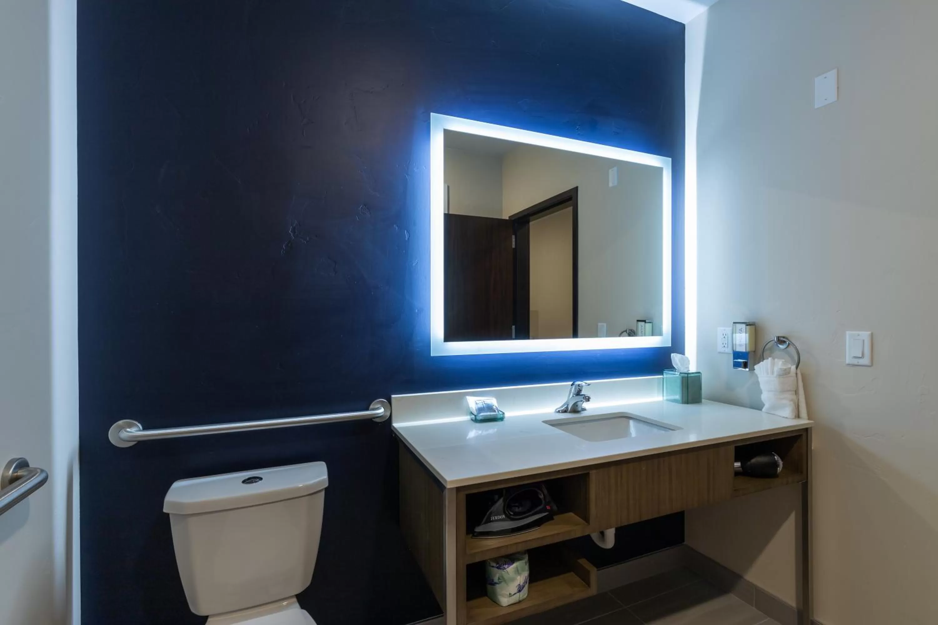 Bathroom in Scenic View Inn & Suites Moab