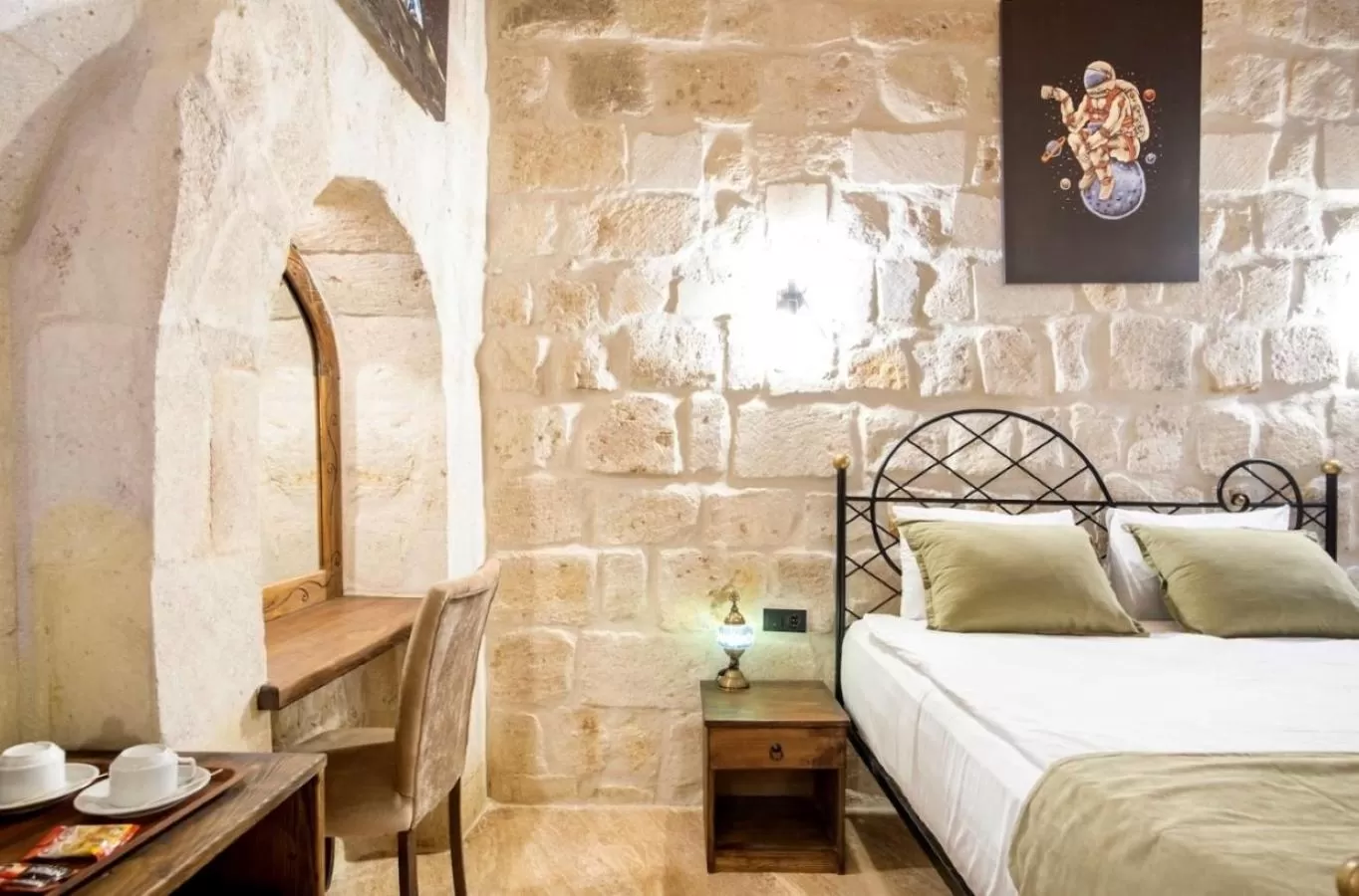 Bed in Uzay Cave Suite Hotel