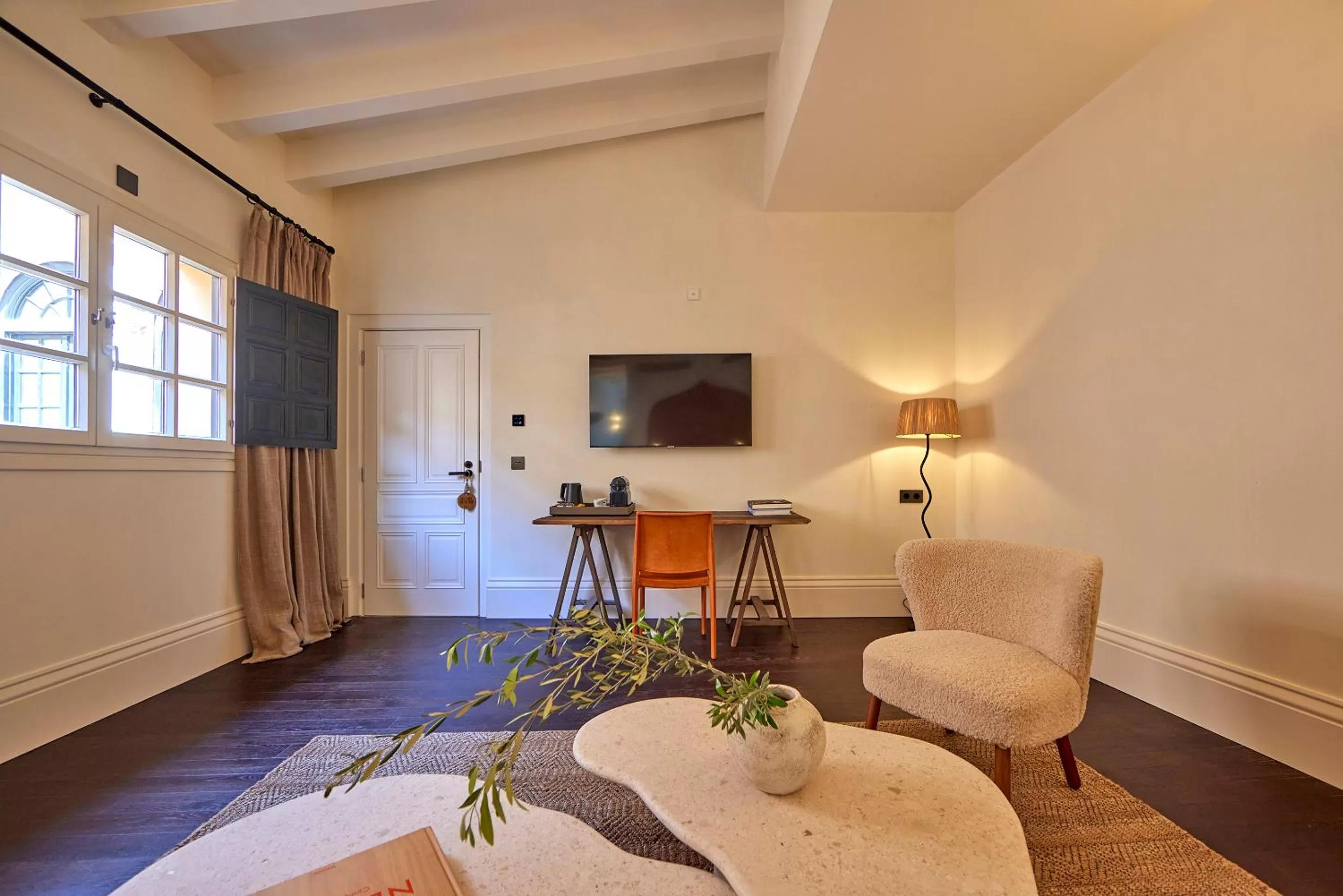 Communal lounge/ TV room in Puro Grand Hotel