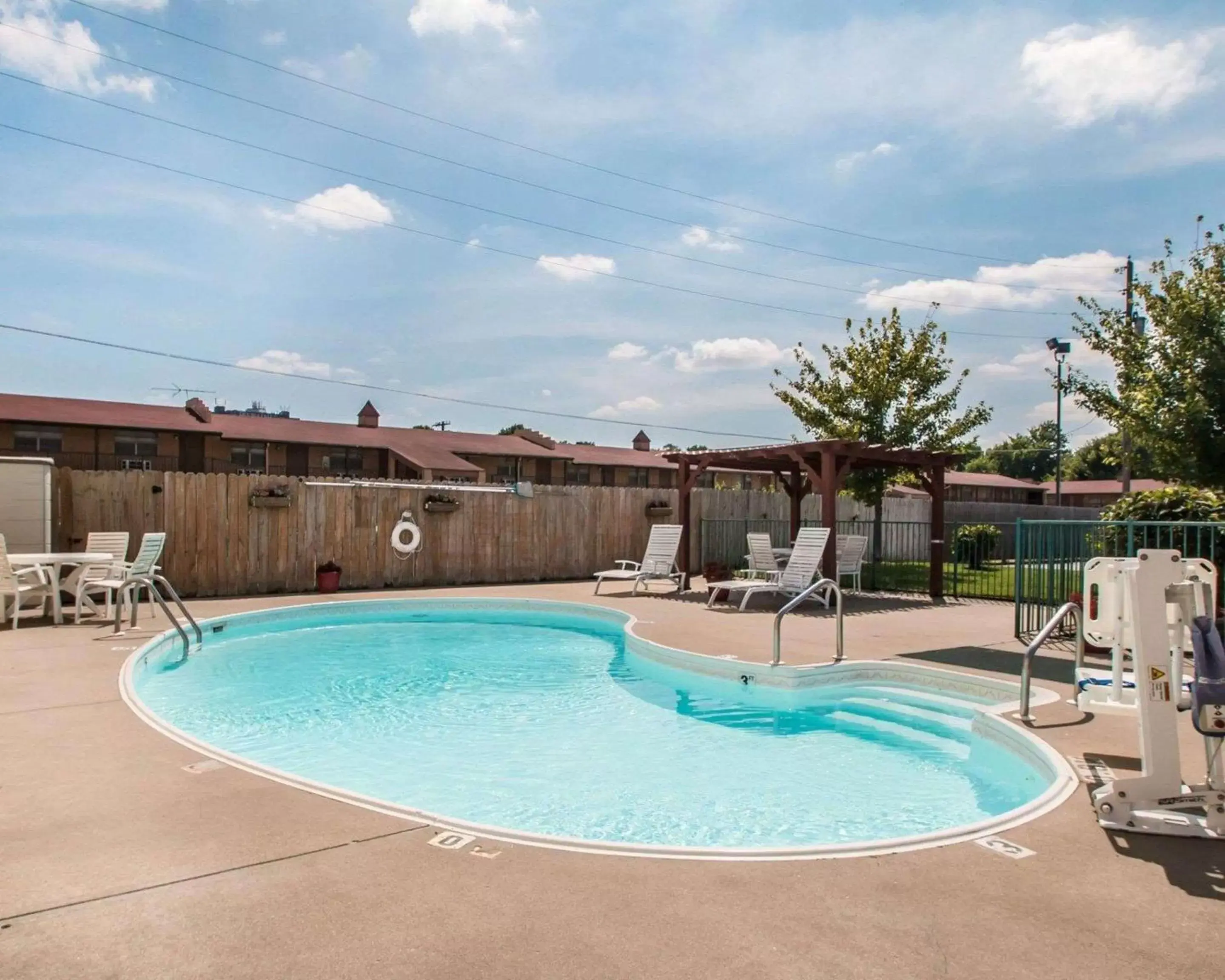 On site, Swimming Pool in Econo Lodge Springfield I-44