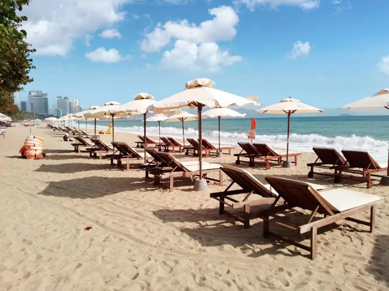 Beach in Emerald Bay Hotel & Spa