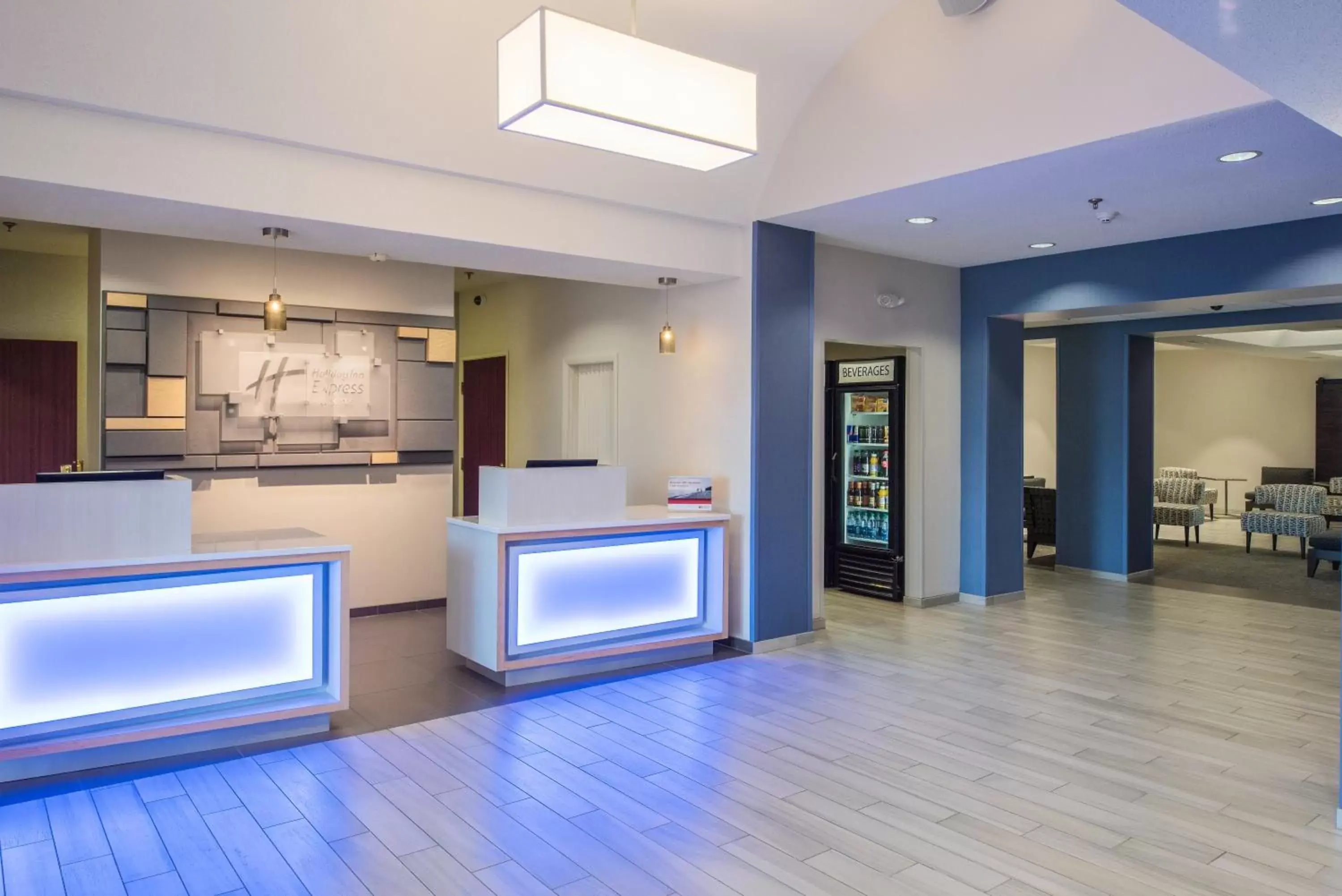 Property building, Lobby/Reception in Holiday Inn Express Hotel & Suites Burlington, an IHG Hotel