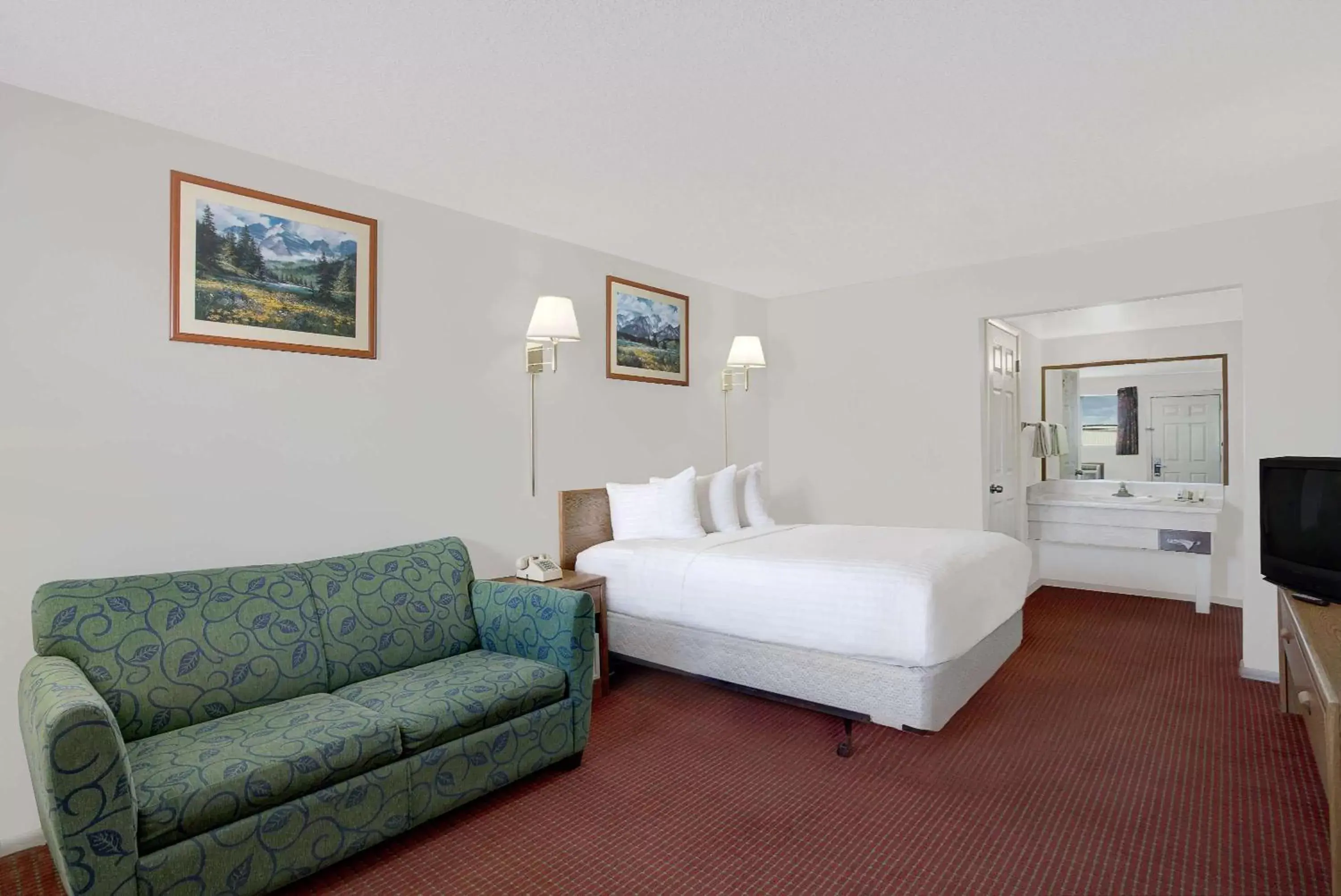 Photo of the whole room in Travelodge by Wyndham Cedar City
