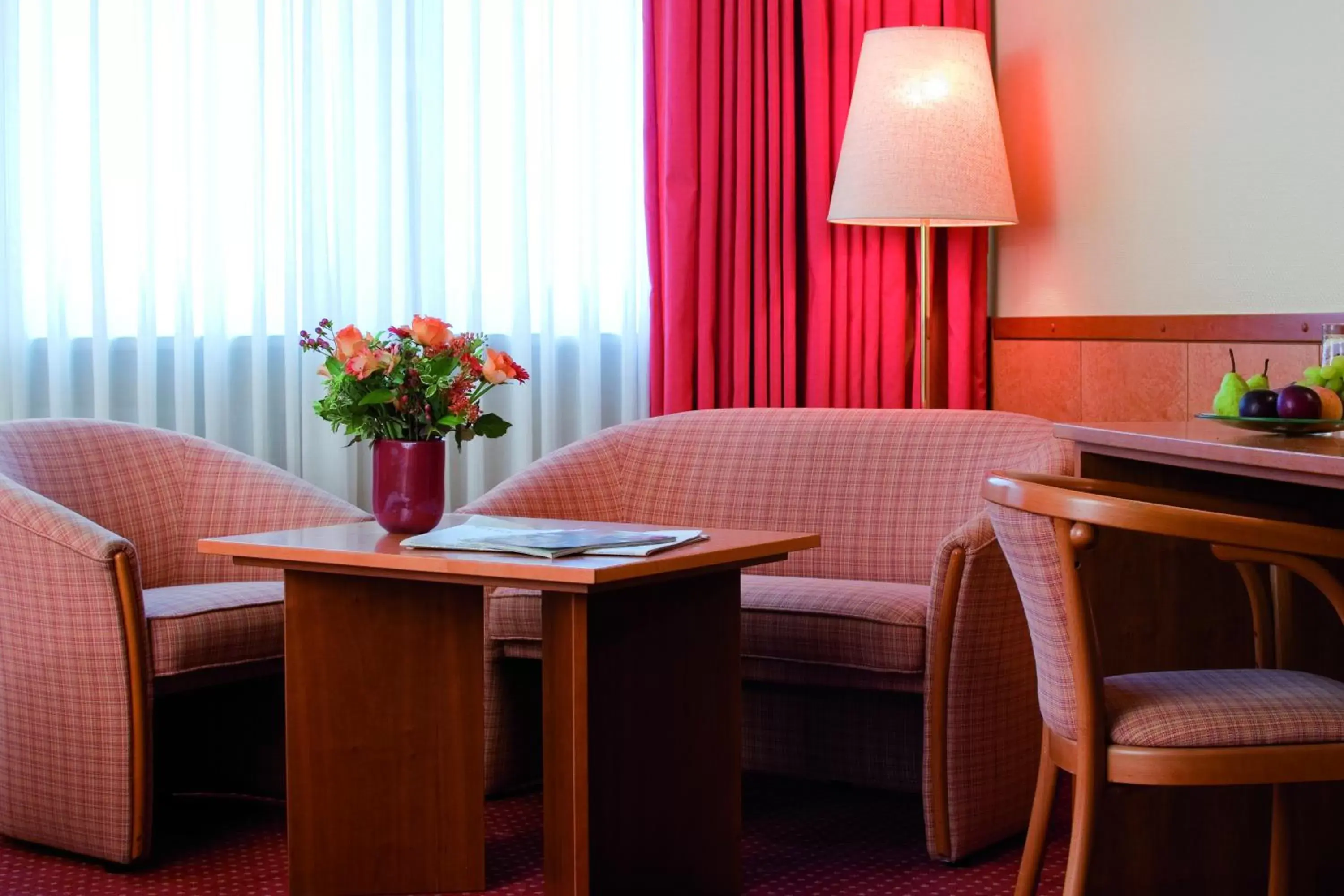 Photo of the whole room, Seating Area in Best Western Hotel Hamburg International