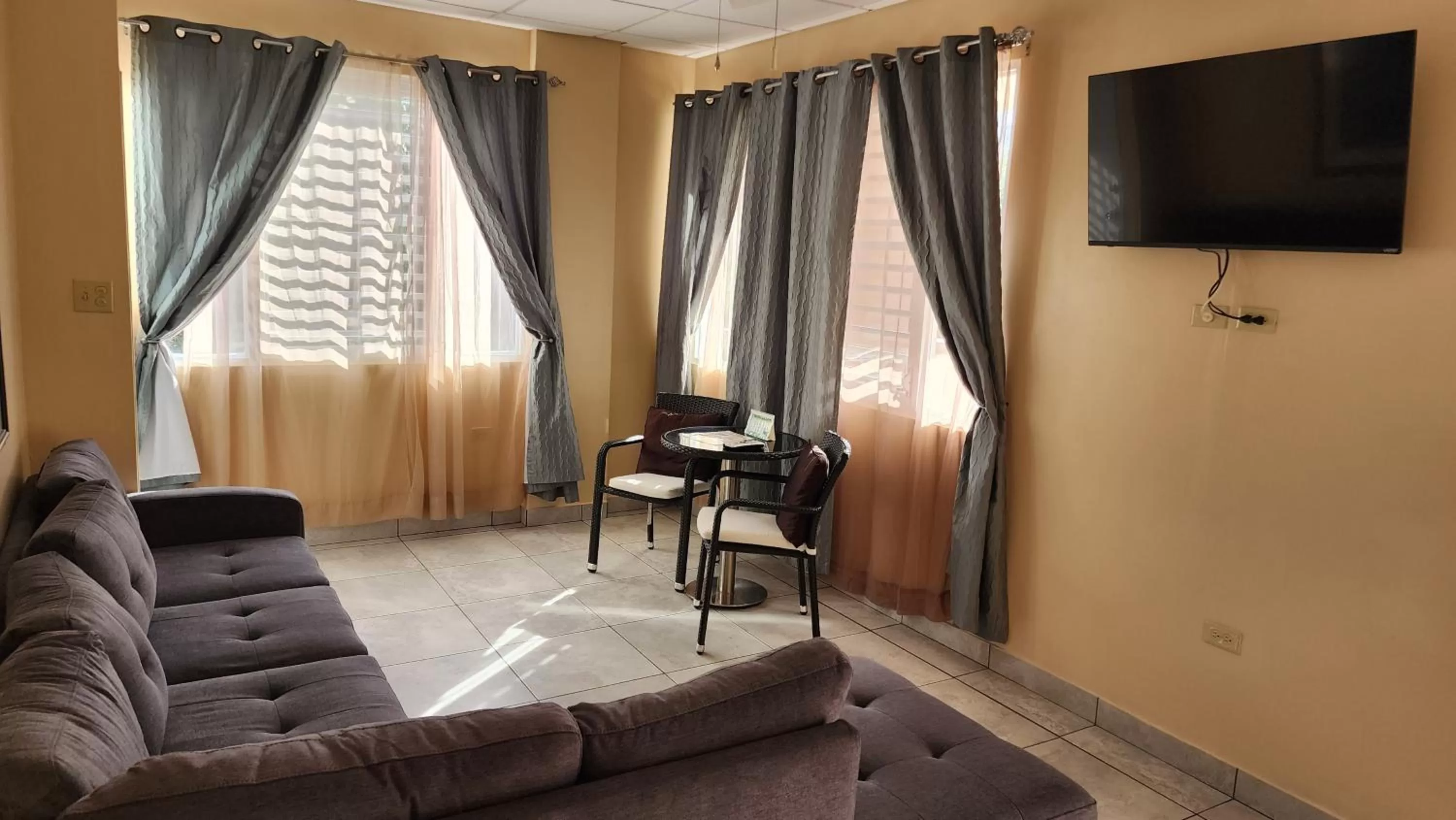 TV and multimedia in Combate Beach Resort