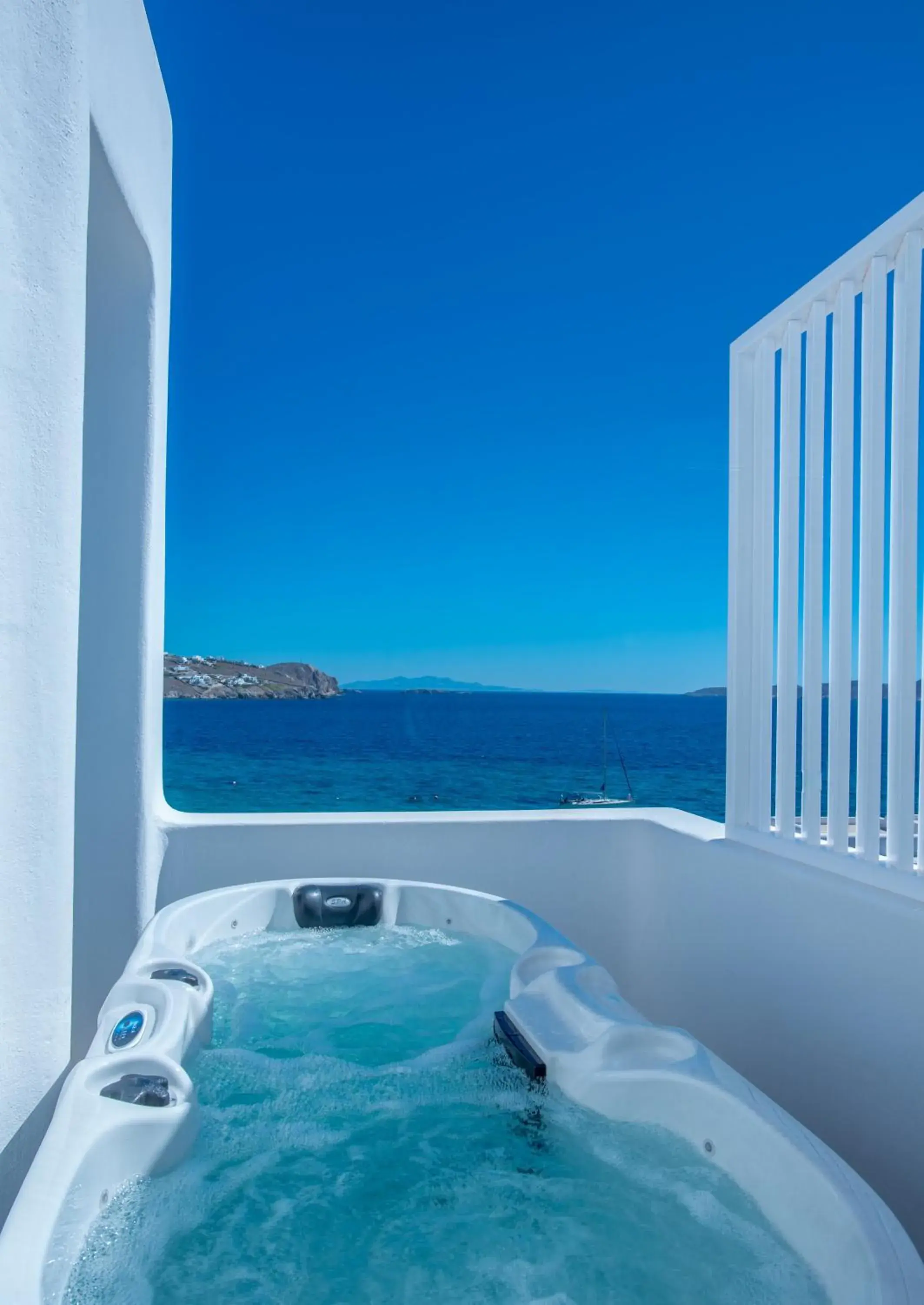 Signature Suite with Sea View and Outdoor Hot Tub in DeLight