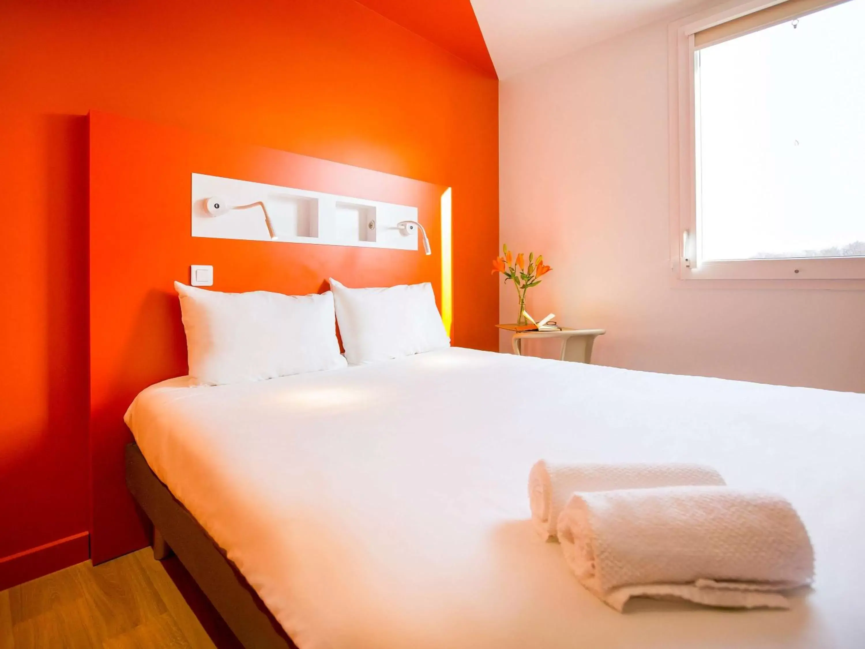 Photo of the whole room, Bed in ibis budget Dieppe Centre Port