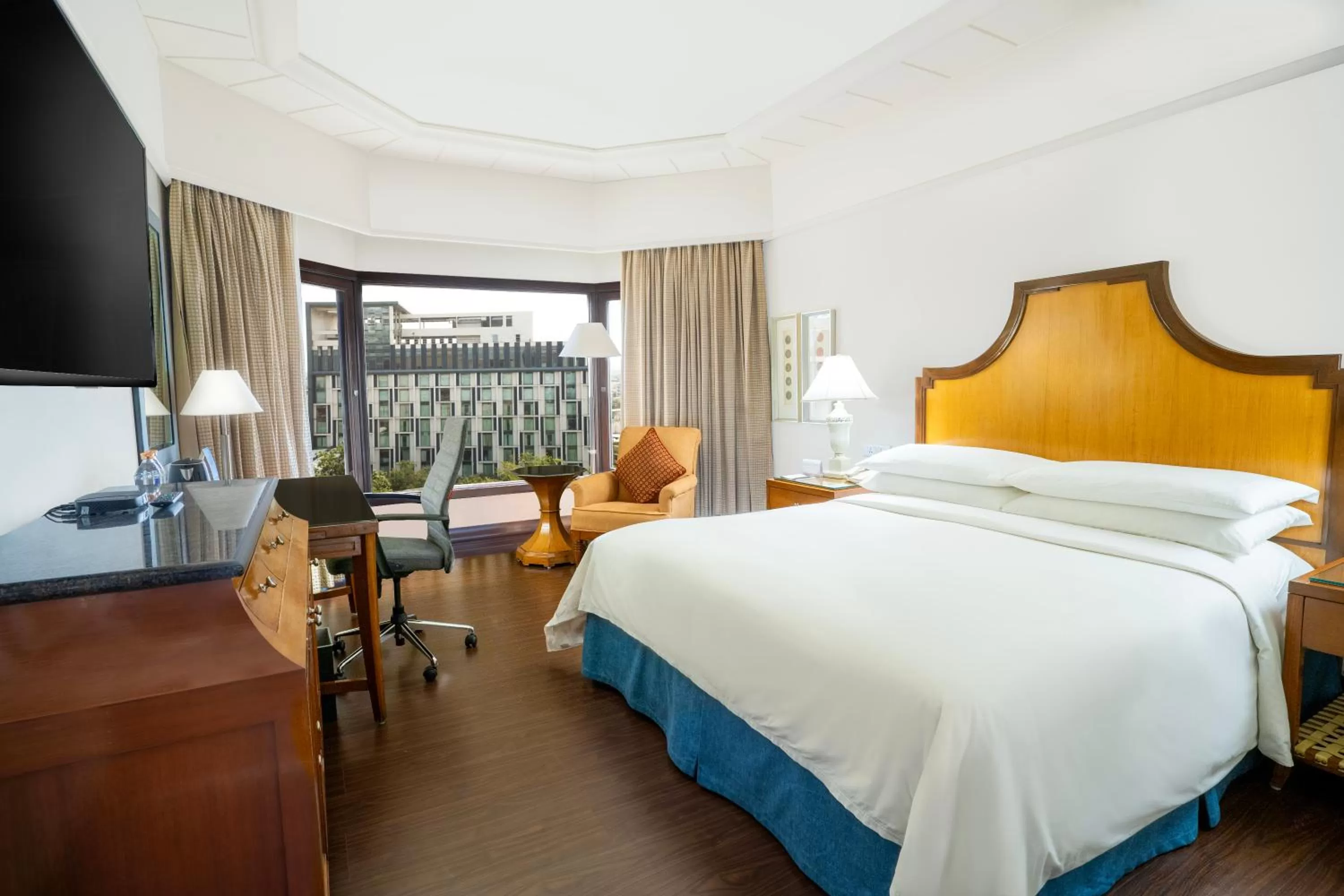 Bedroom, Bed in Hyderabad Marriott Hotel & Convention Centre