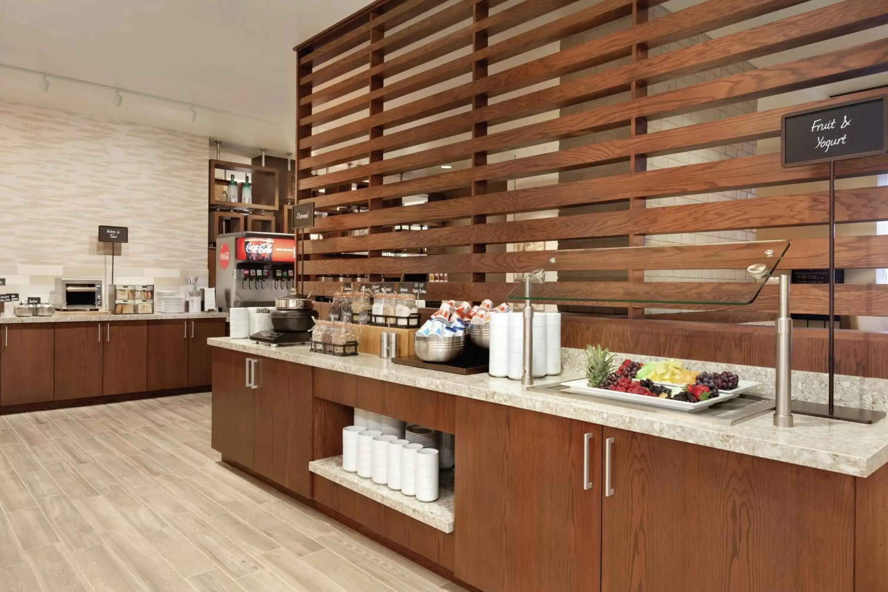 Dining area, Kitchen/Kitchenette in Embassy Suites By Hilton South Jordan Salt Lake City