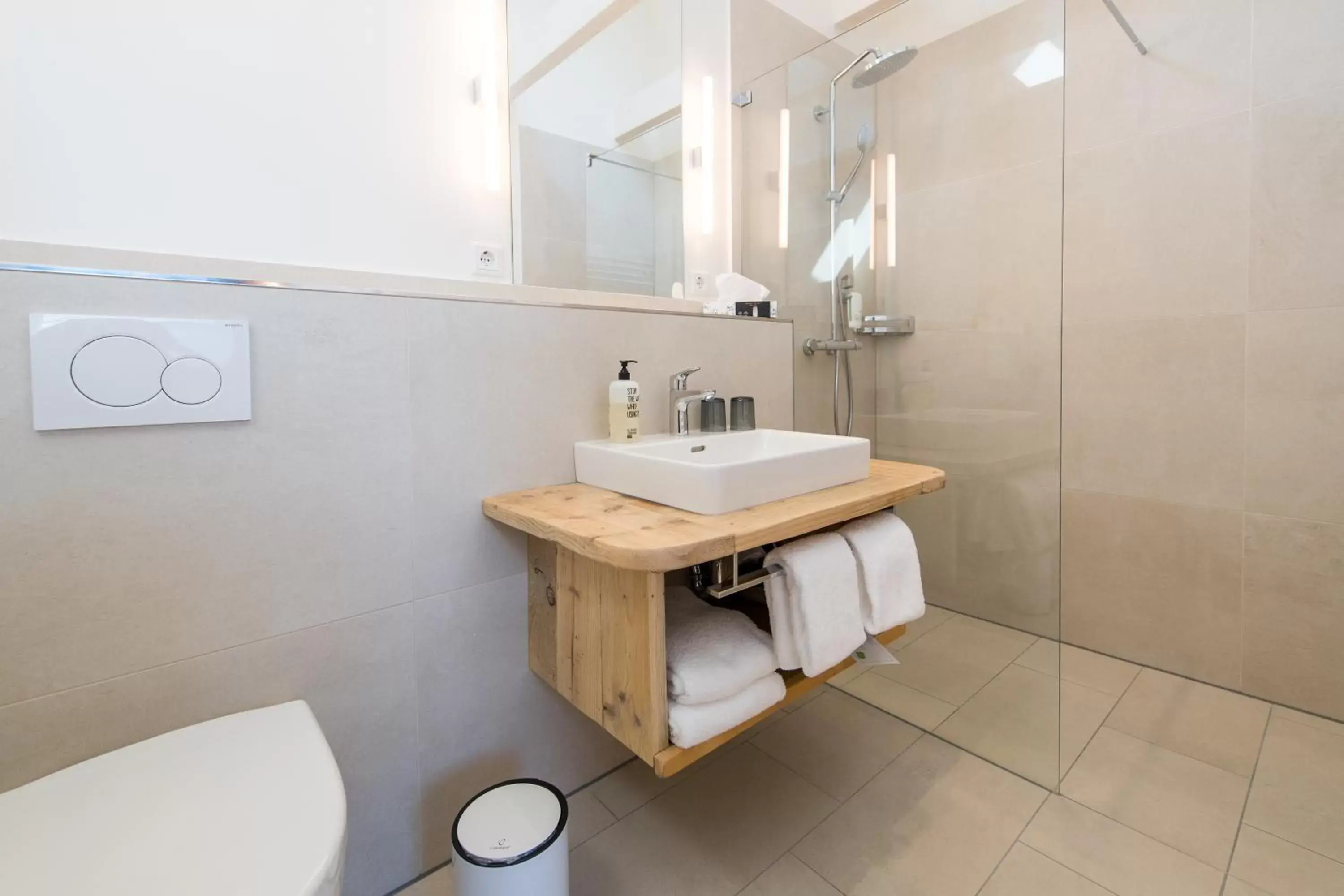 Shower, Bathroom in Ostsee-Strandhaus-Holnis
