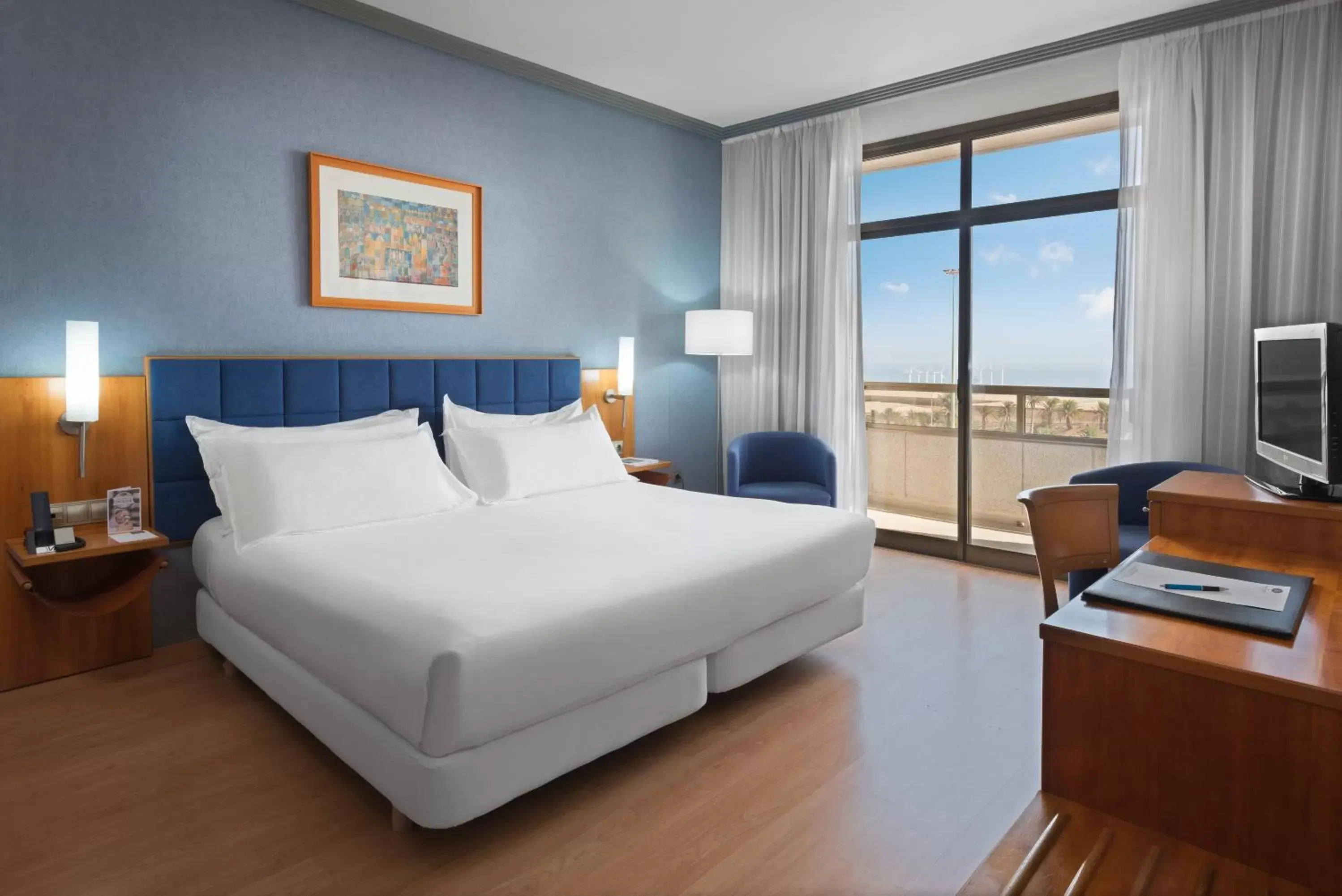 Photo of the whole room, Bed in Elba Vecindario Aeropuerto Business & Convention Hotel