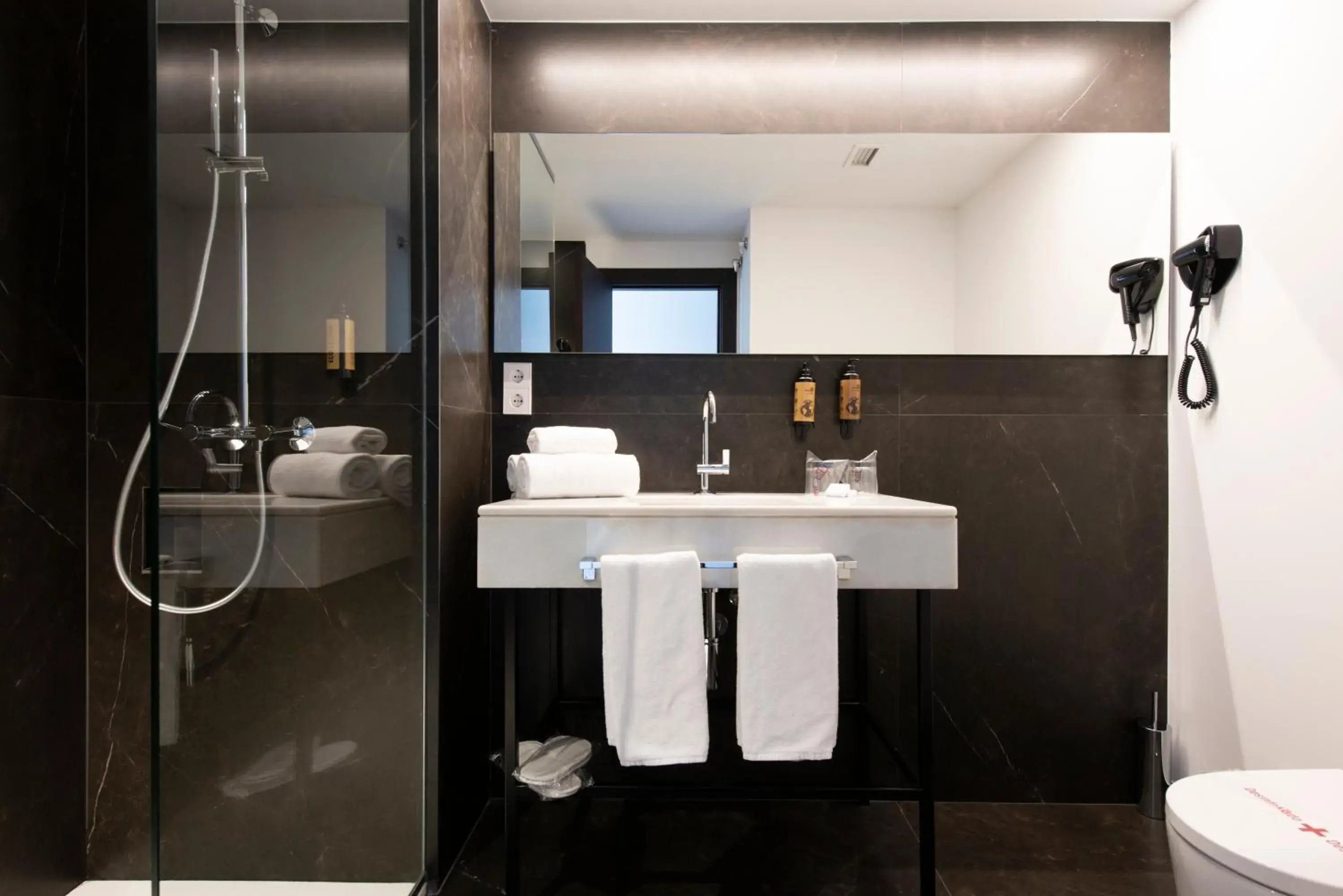 Shower, Bathroom in Hotel America Vigo