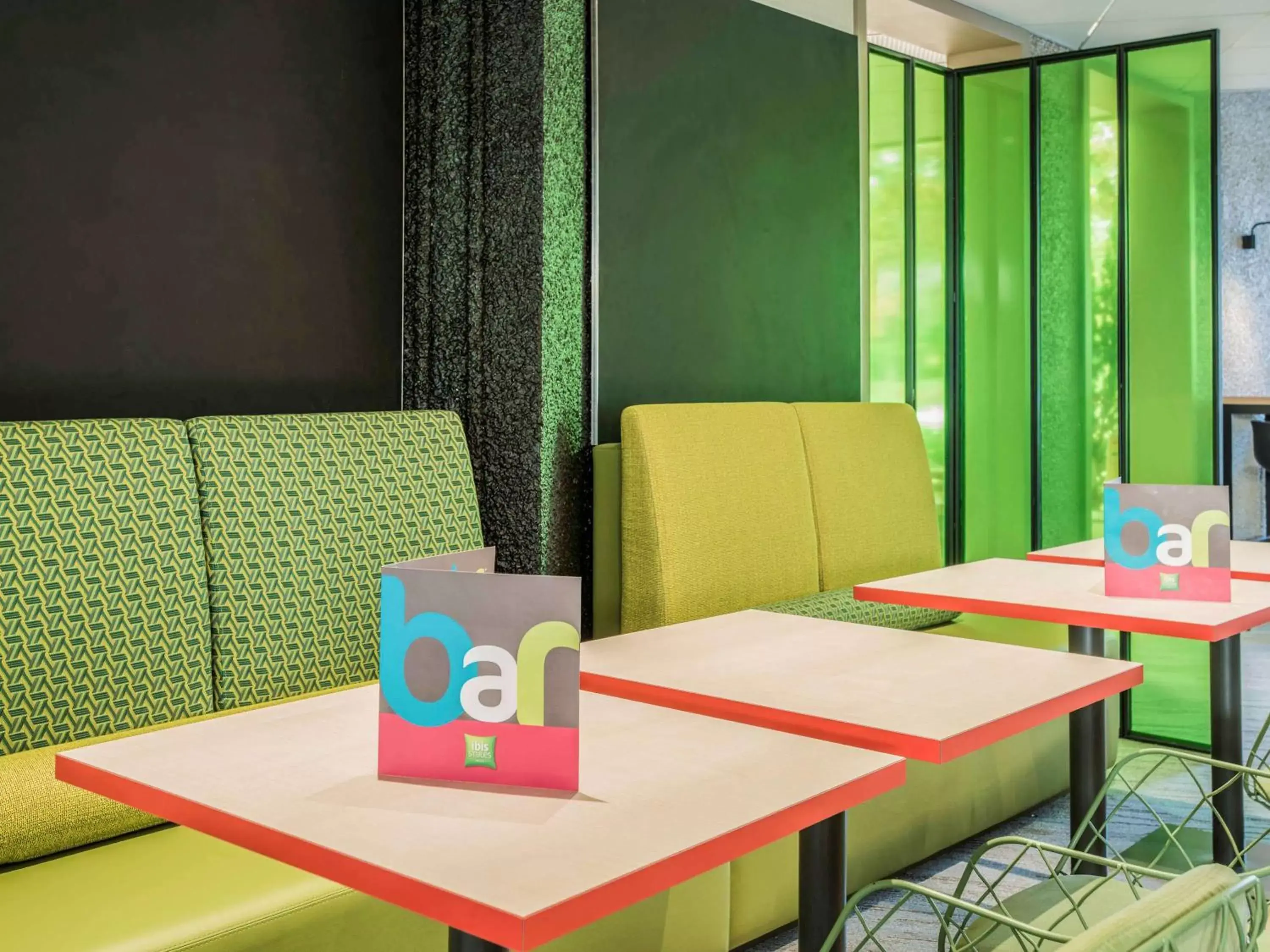 Lounge or bar, Restaurant/Places to Eat in ibis Styles Tours Sud