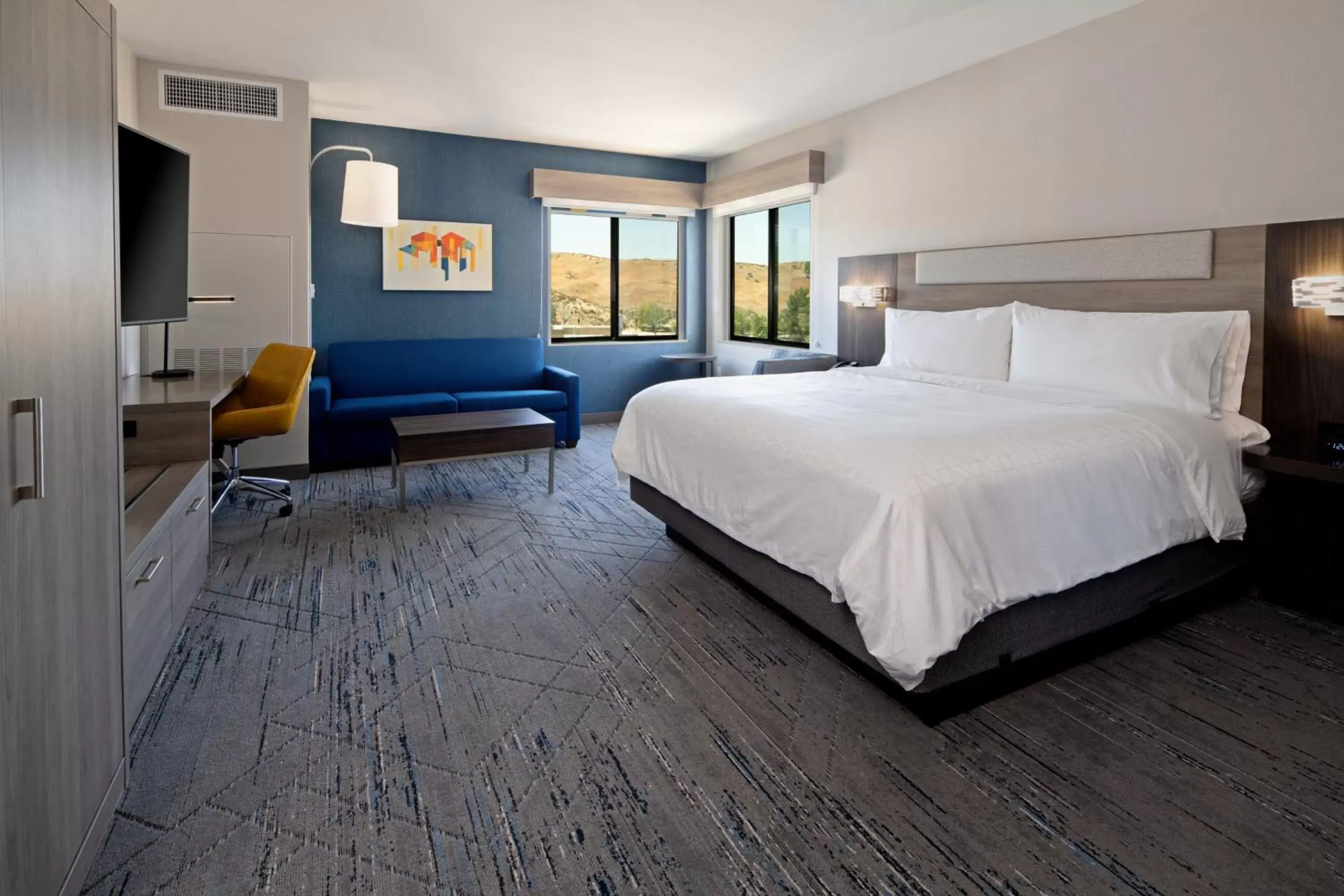 Photo of the whole room, Bed in Holiday Inn Express & Suites - Valencia - Santa Clarita, an IHG Hotel