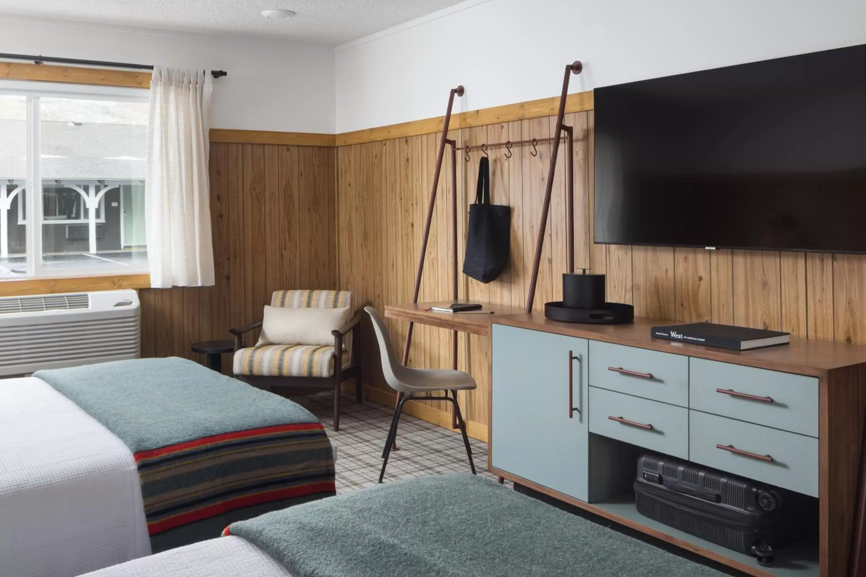 Bedroom, TV/Entertainment Center in The Virginian Lodge