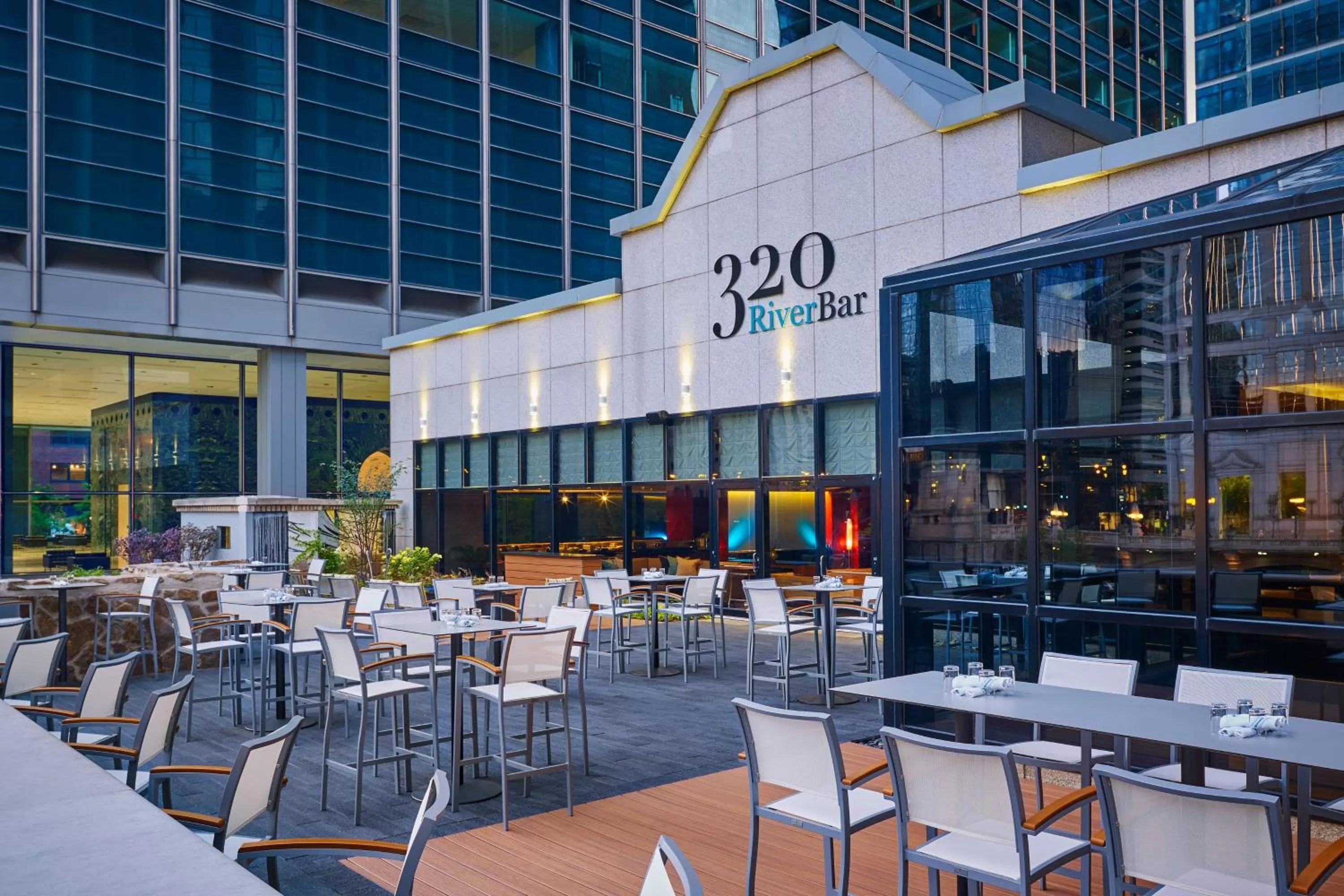 Lounge or bar in The Westin Chicago River North