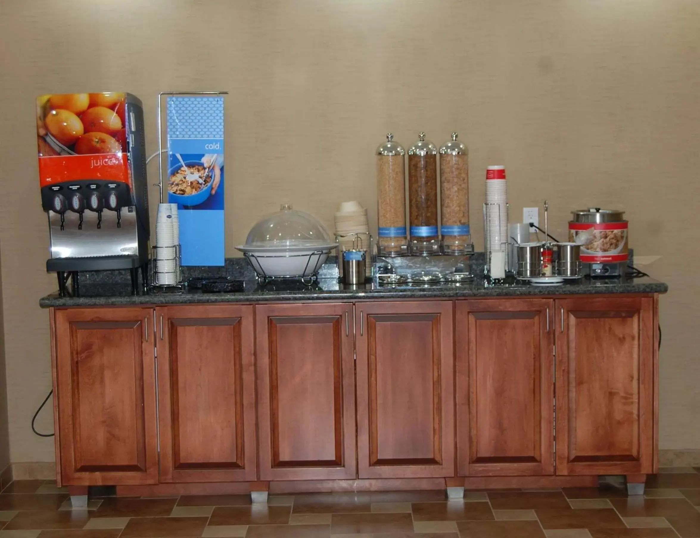 Dining area in Hampton Inn Sidney