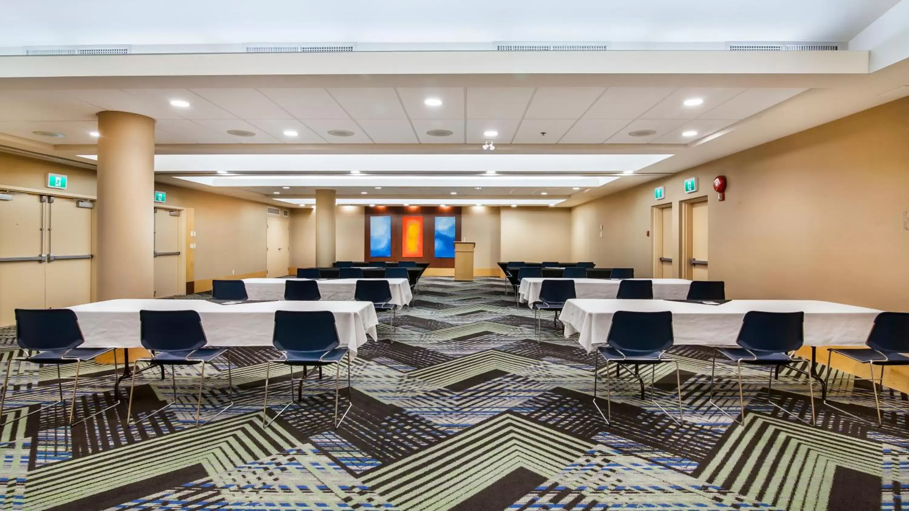 Meeting/conference room in Holiday Inn Express & Suites Langley, an IHG Hotel