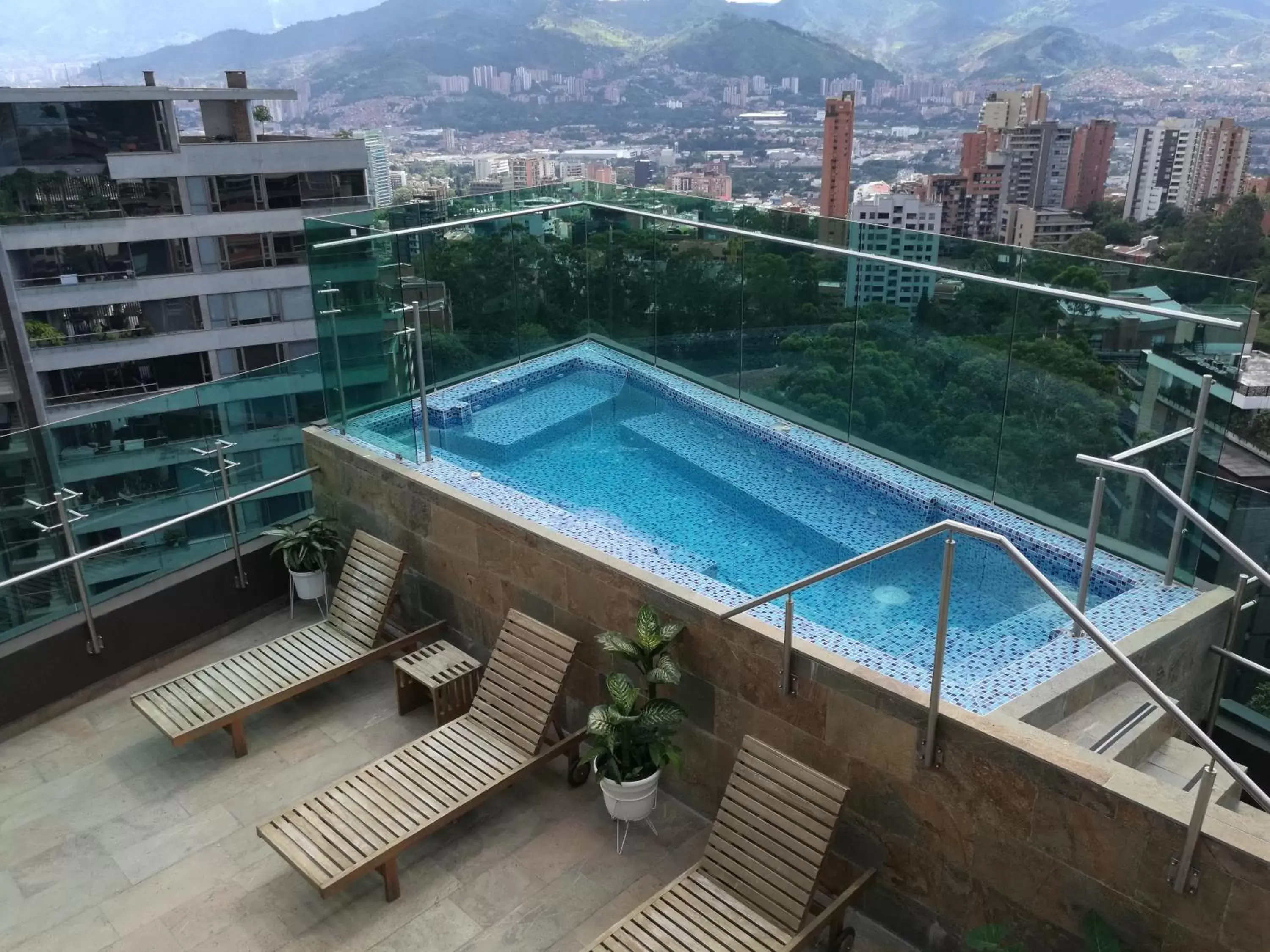 Hot Tub, Pool View in Café Hotel Medellín