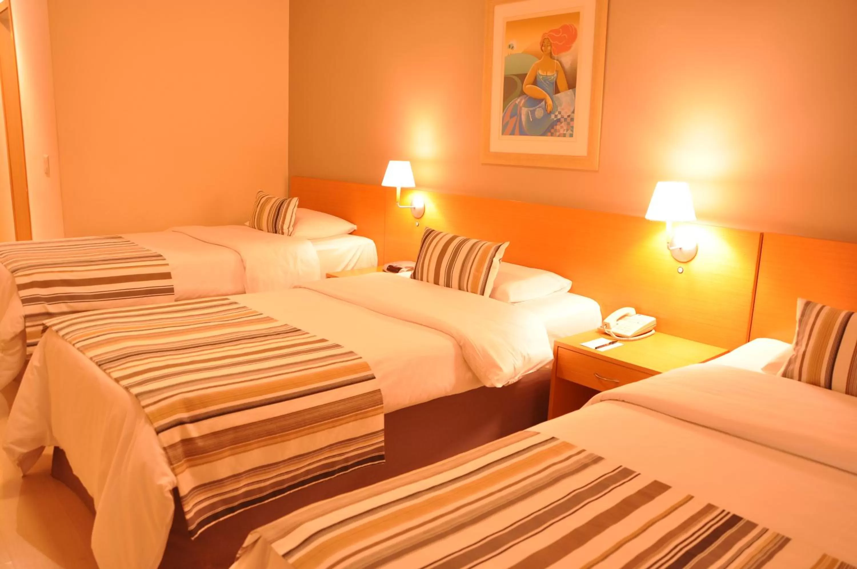 Photo of the whole room, Bed in Augusto's Rio Copa Hotel