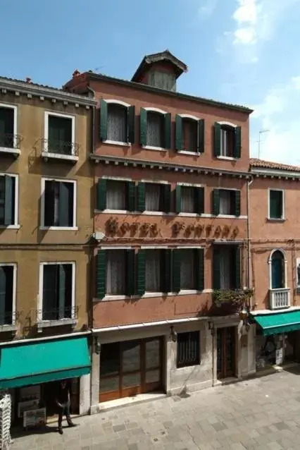 Property Building in Hotel Fontana