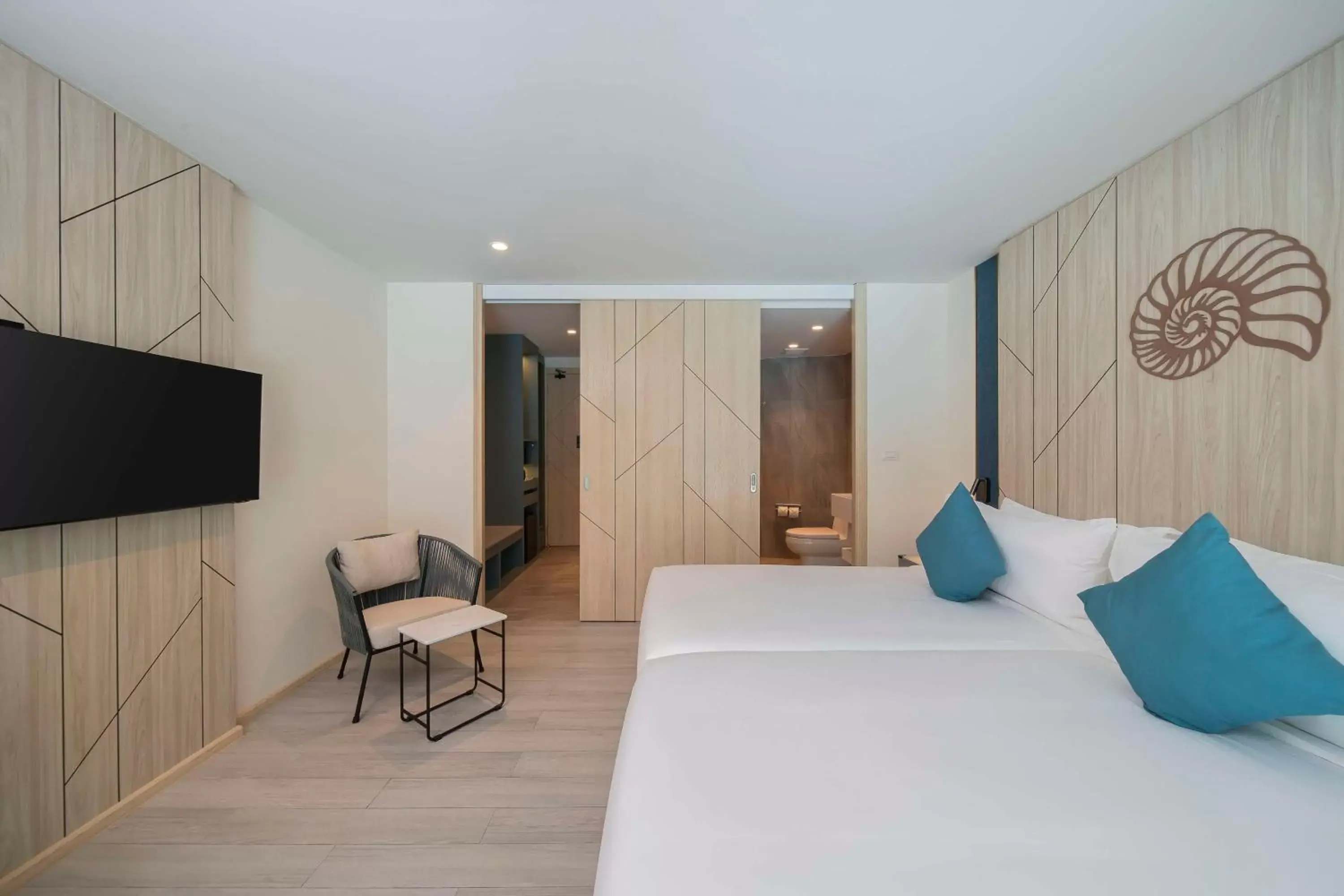 Swimming pool, Bed in Best Western Plus Carapace Hotel Hua Hin