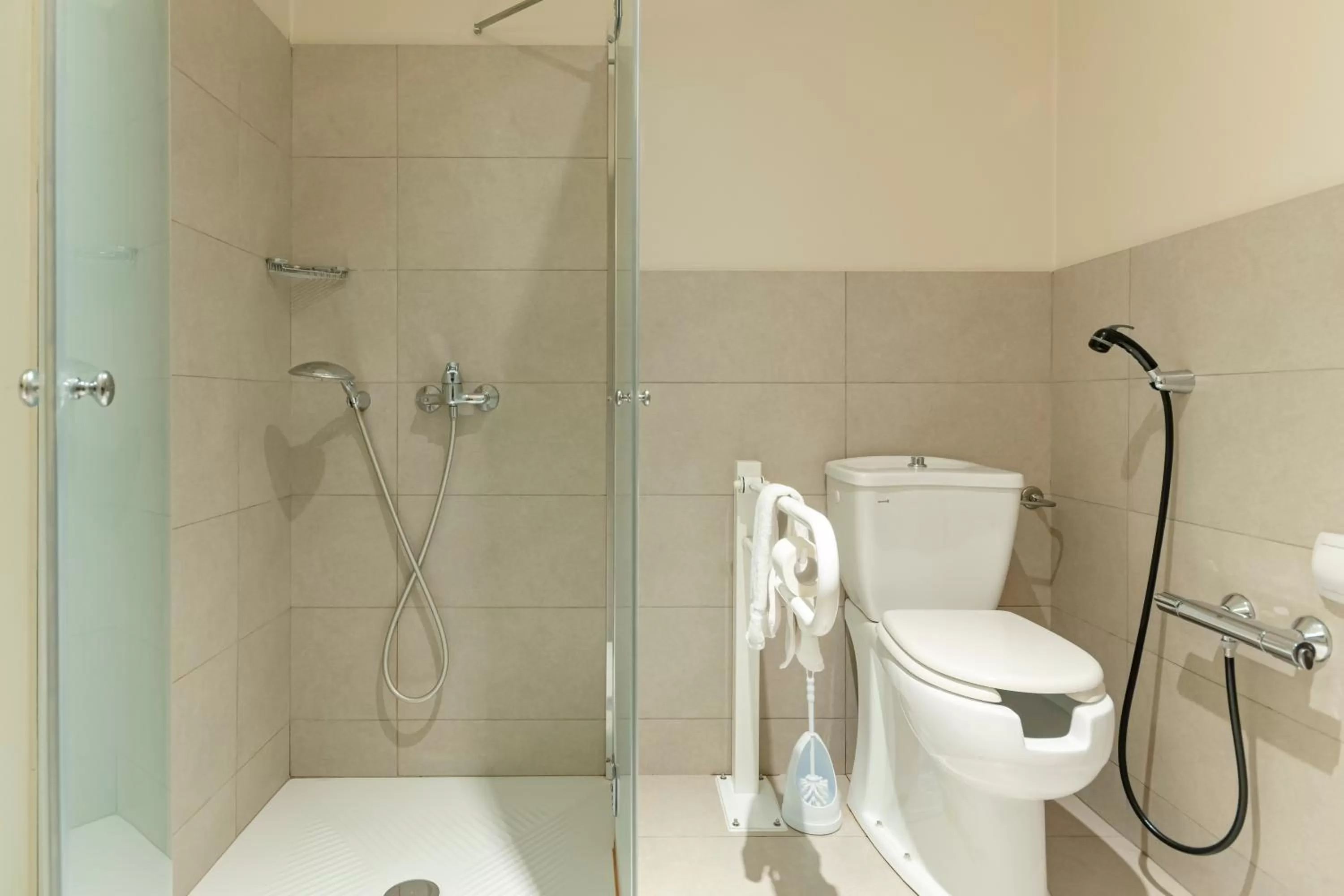 Twin Room - Disability Access in B&B Hotel Como