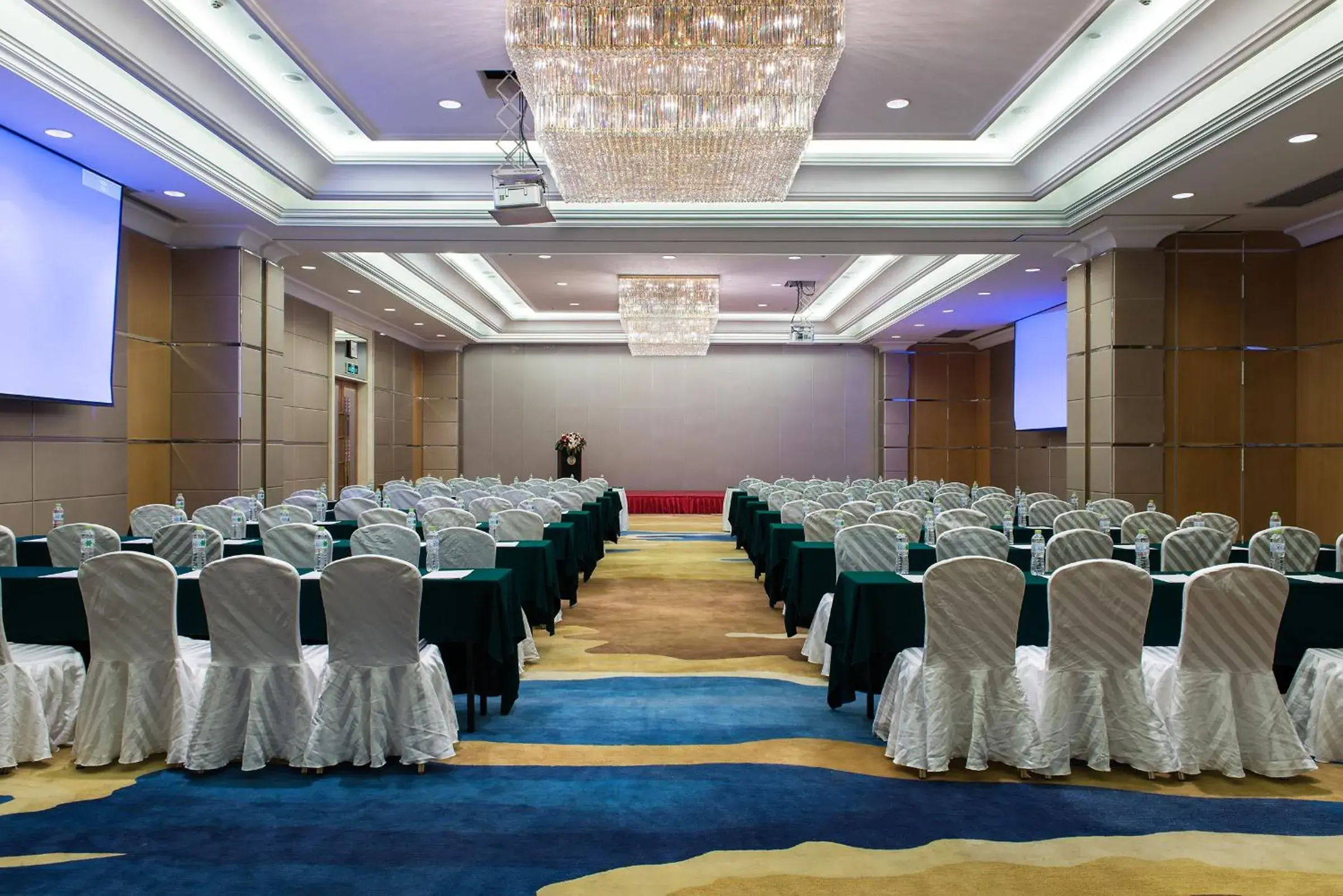 Banquet/Function facilities in Ramada Plaza Optics Valley Hotel Wuhan (Best of Ramada Worldwide)