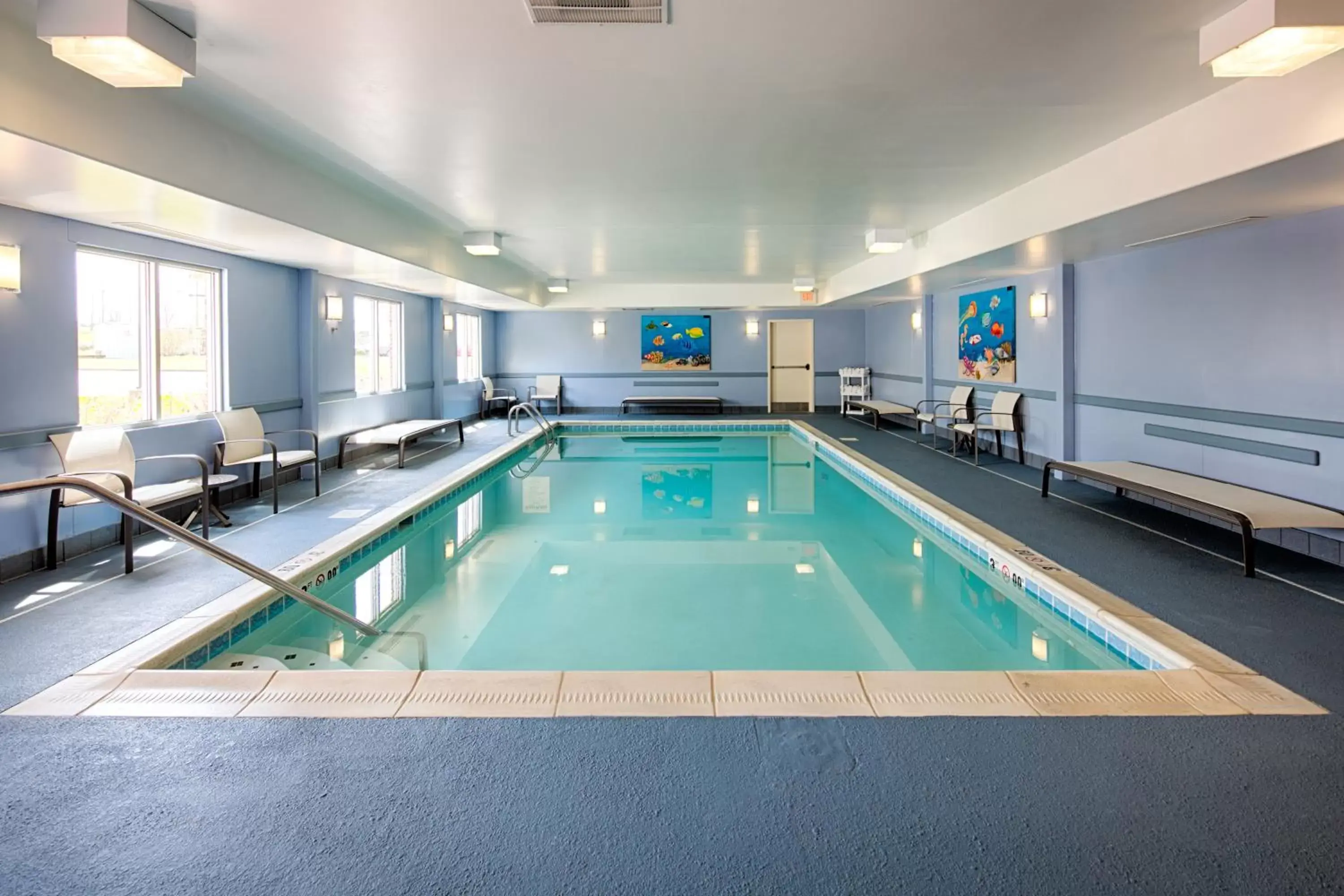 Swimming Pool in Country Inn & Suites by Radisson, Elizabethtown, KY